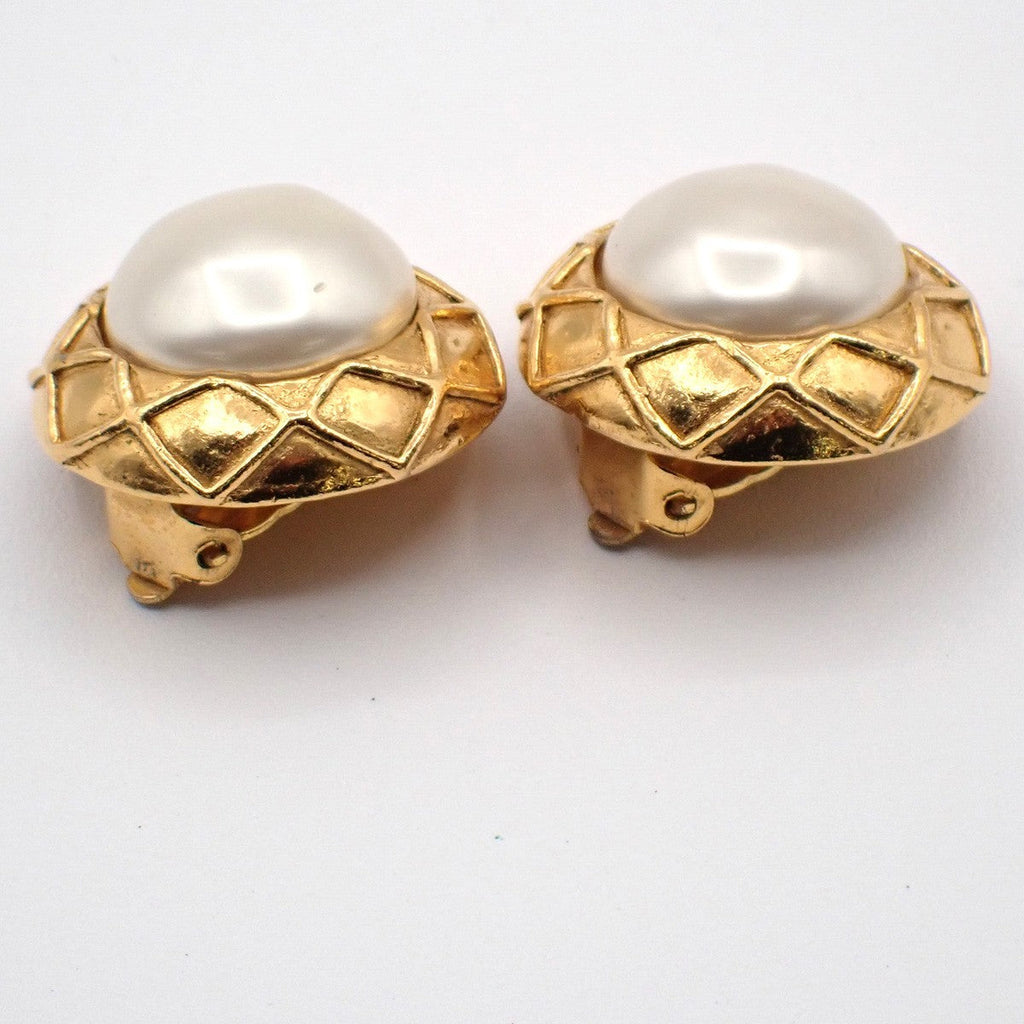 Chanel Vintage Round Clip-On Earrings Metal With Faux Pearl Gold Gold_Plated Earrings Jewelry