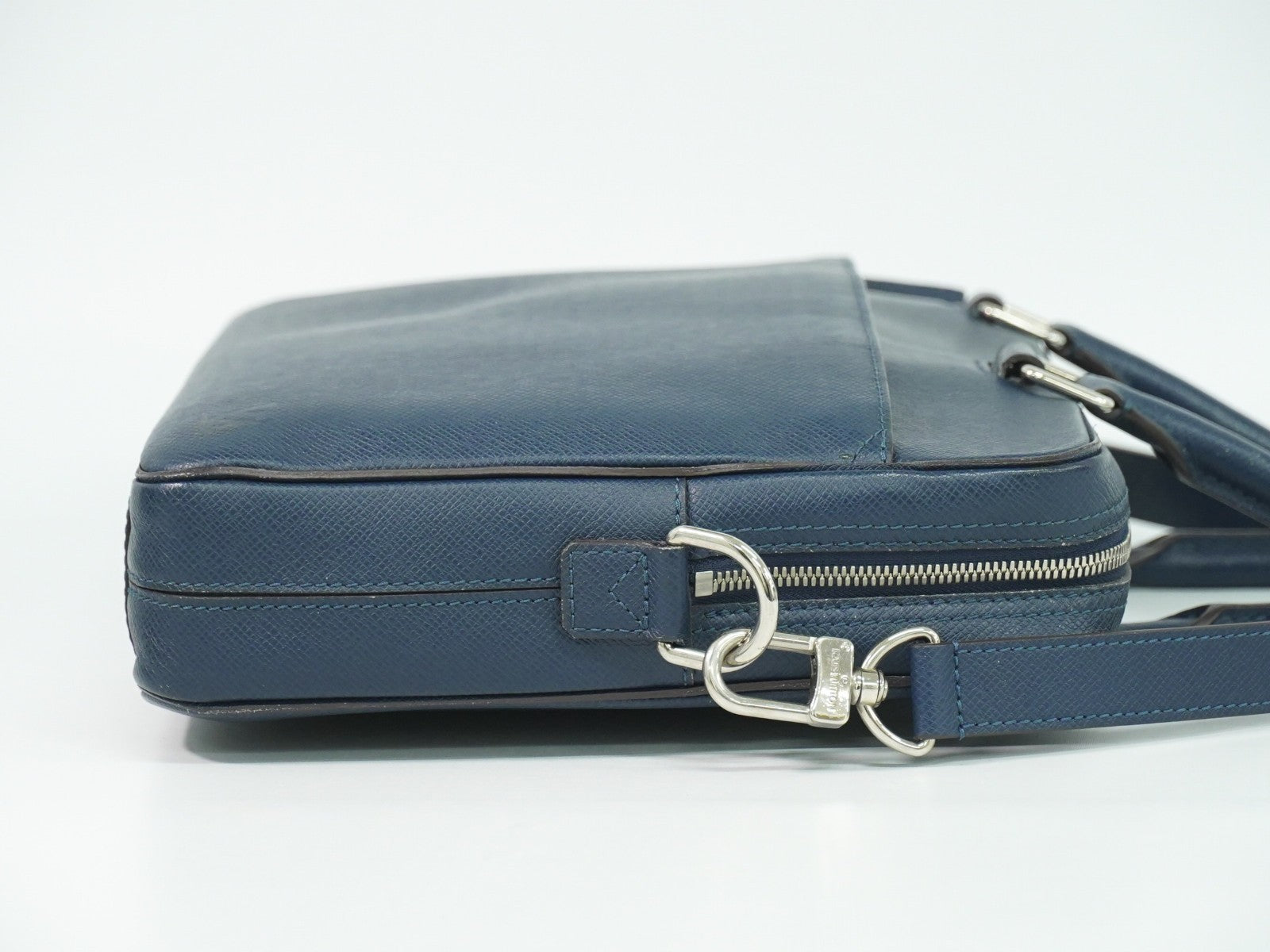Louis Vuitton Porte-Documents Business Bag Taiga Leather Navy Leather Briefcase Bag