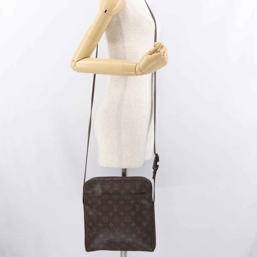 Louis Vuitton Trotteur Beaubourg Handbag Monogram Canvas Brown Canvas Shoulder Bag
