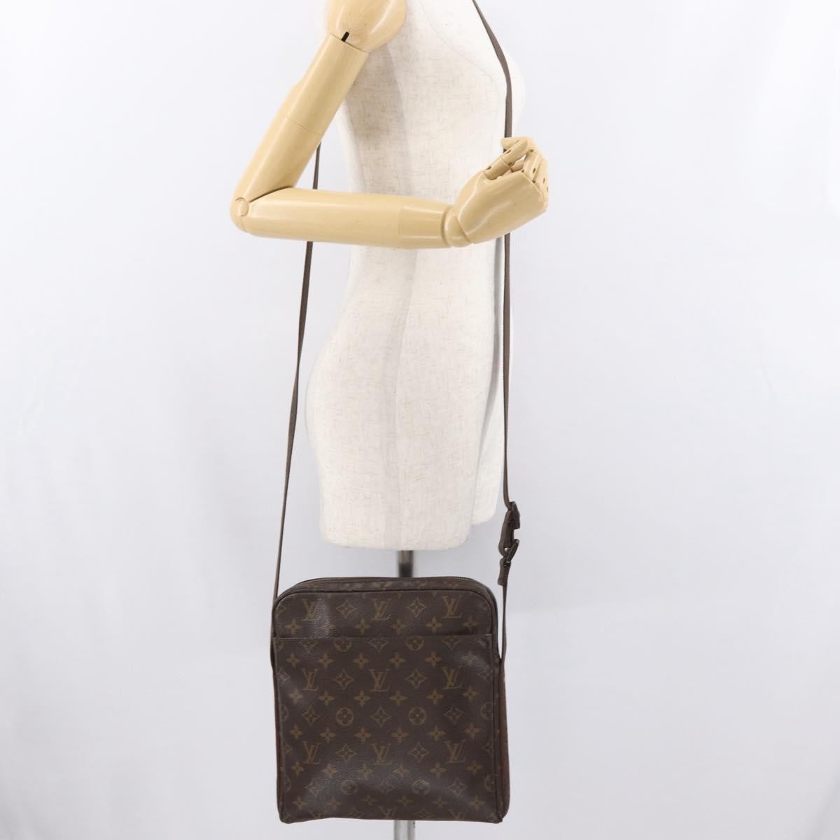 Louis Vuitton Trotteur Beaubourg Handbag Monogram Canvas Brown Canvas Shoulder Bag