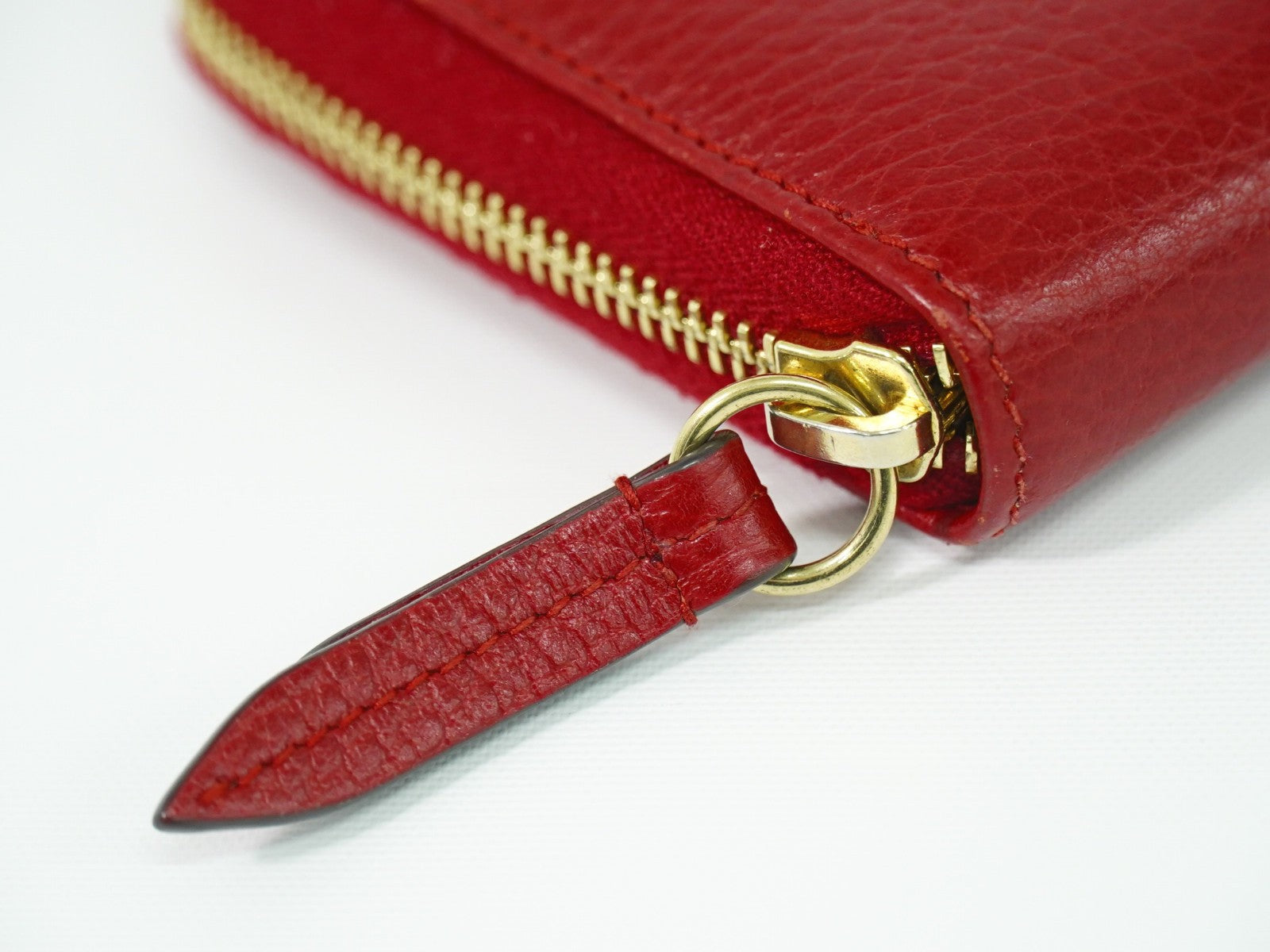 Gucci Gg Marmont Zip Around Wallet Leather Red Leather Wallets Accessory (Pre-Owned)