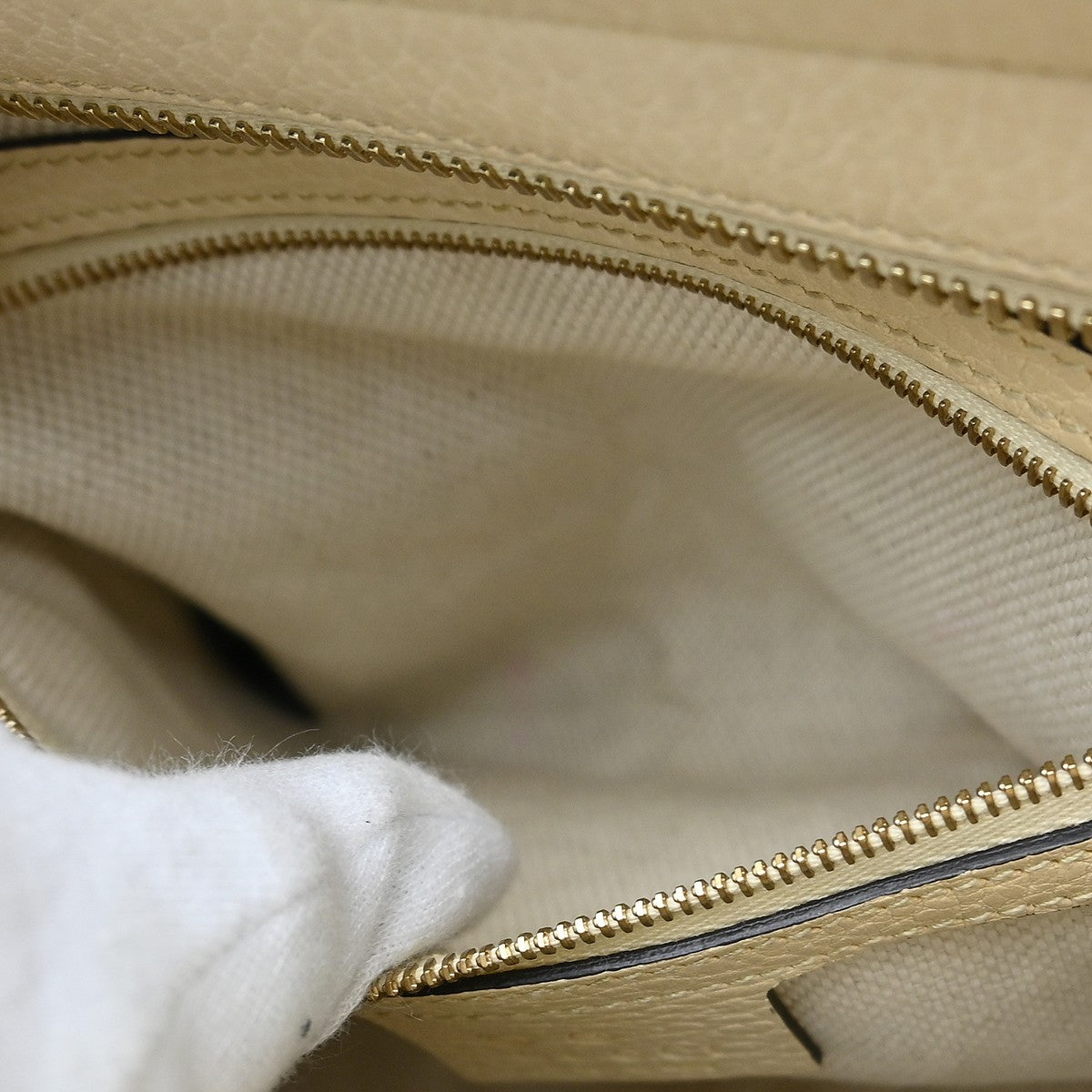 Gucci Soho Shoulder Bag Leather White Leather Handbag (Pre-Owned)