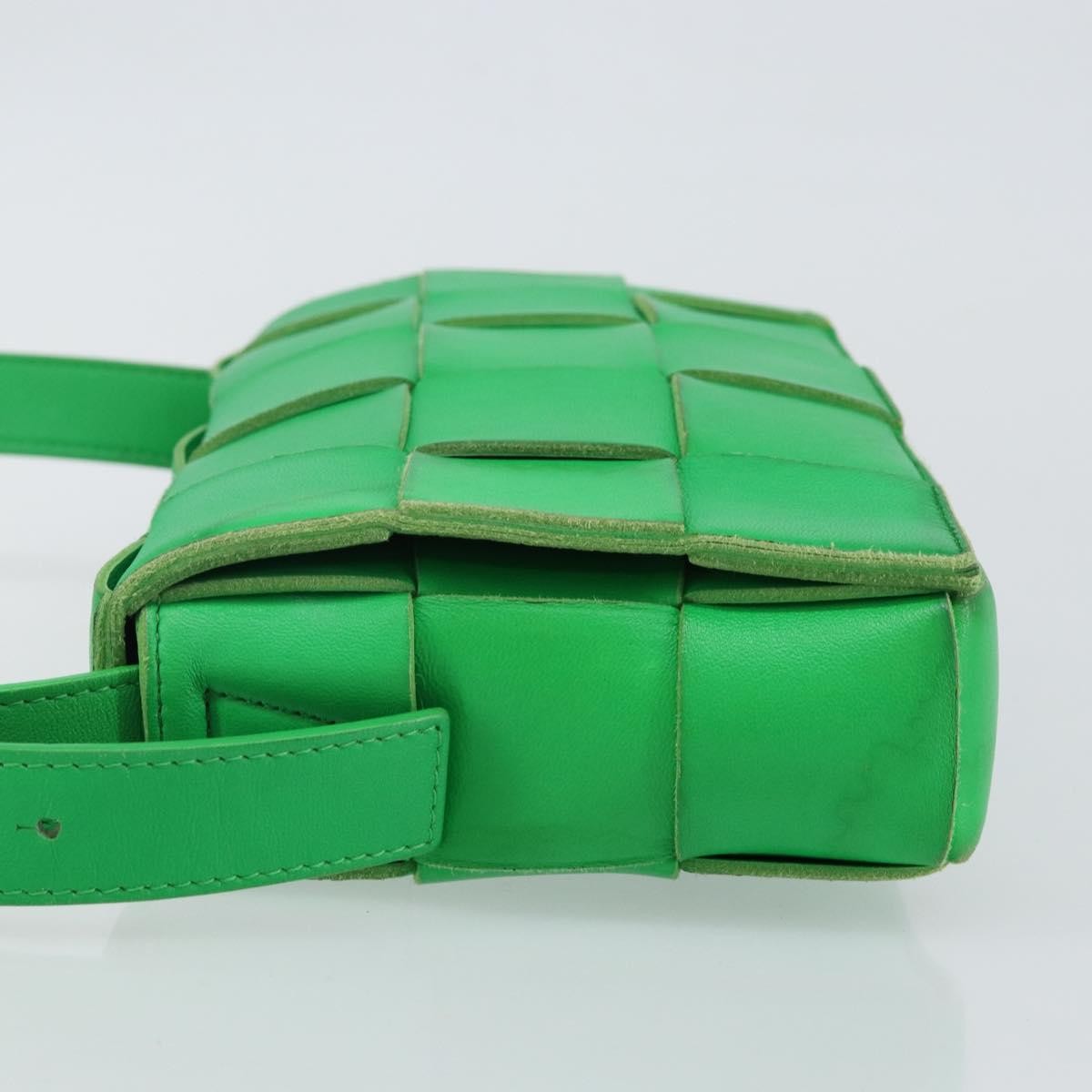 Bottega Veneta Cassette Crossbody Bag Maxi Intrecciato Leather Green Leather Bag