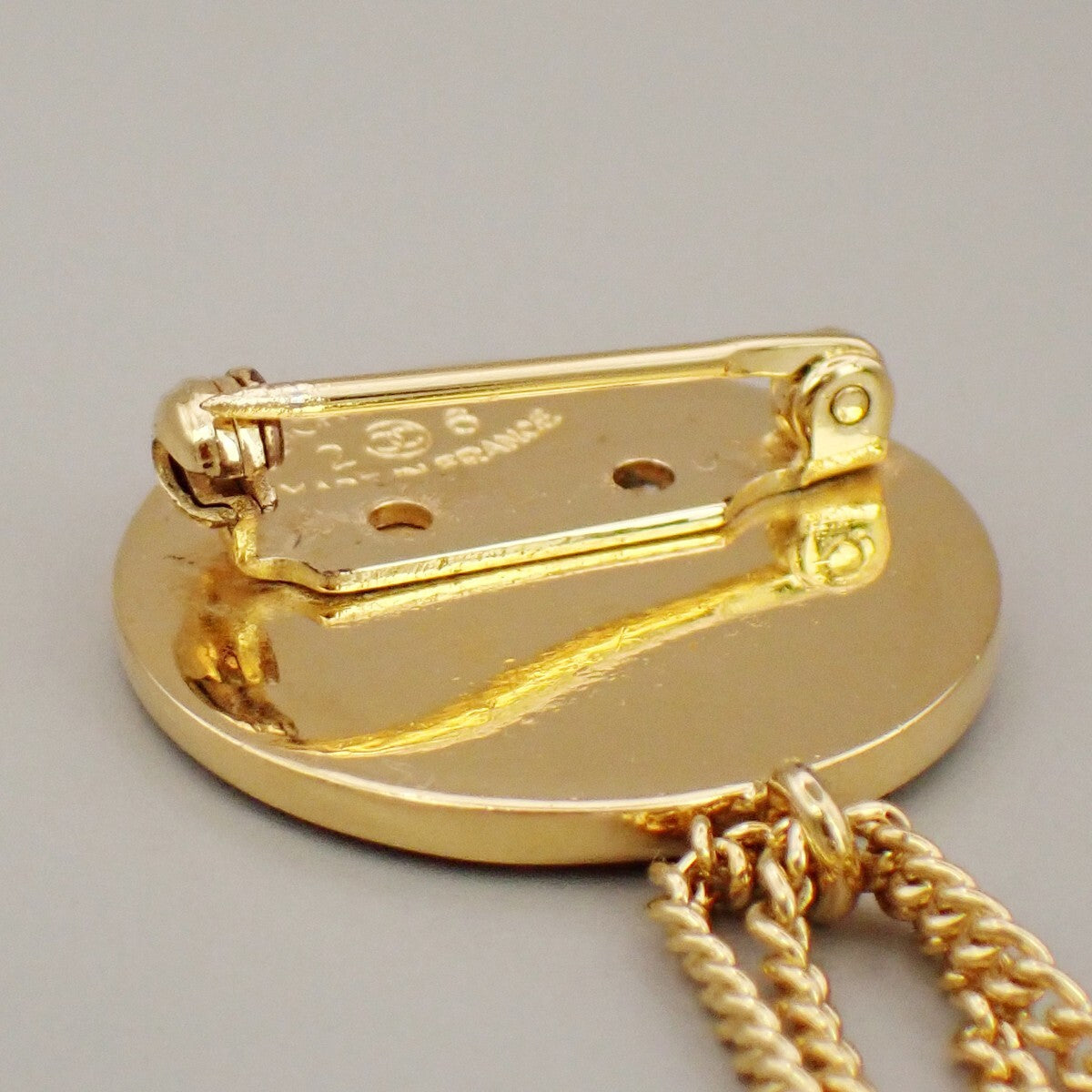 Chanel Vintage Medallion Flap Bag Brooch Metal Gold Gold_Plated Brooch Jewelry