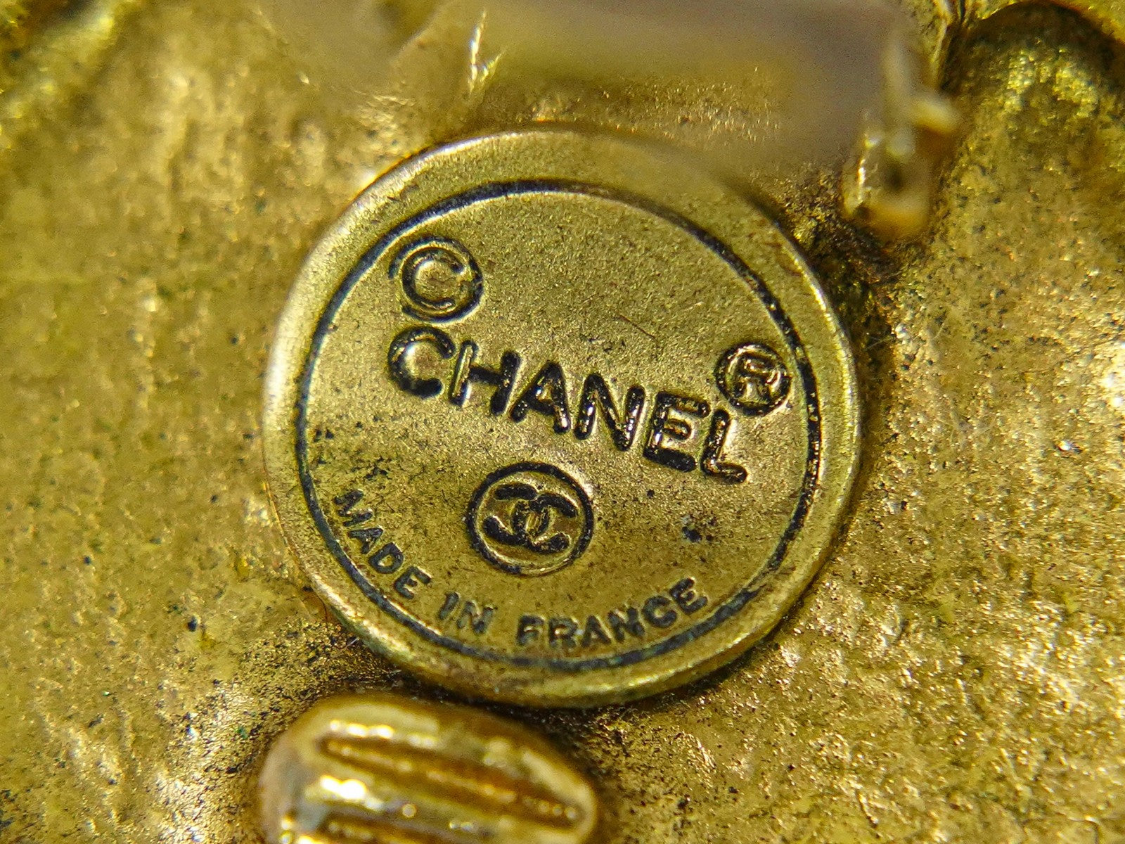 Chanel Vintage Cc Logo Round Clip On Earrings Textured Metal Gold Gold_Plated Earrings Jewelry