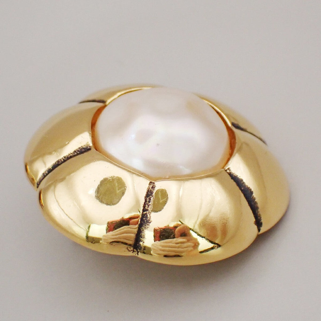 Chanel Vintage Cc Flower Clip-On Earrings Imitation Pearls In Gold Plated Gold Gold_Plated Earrings Jewelry