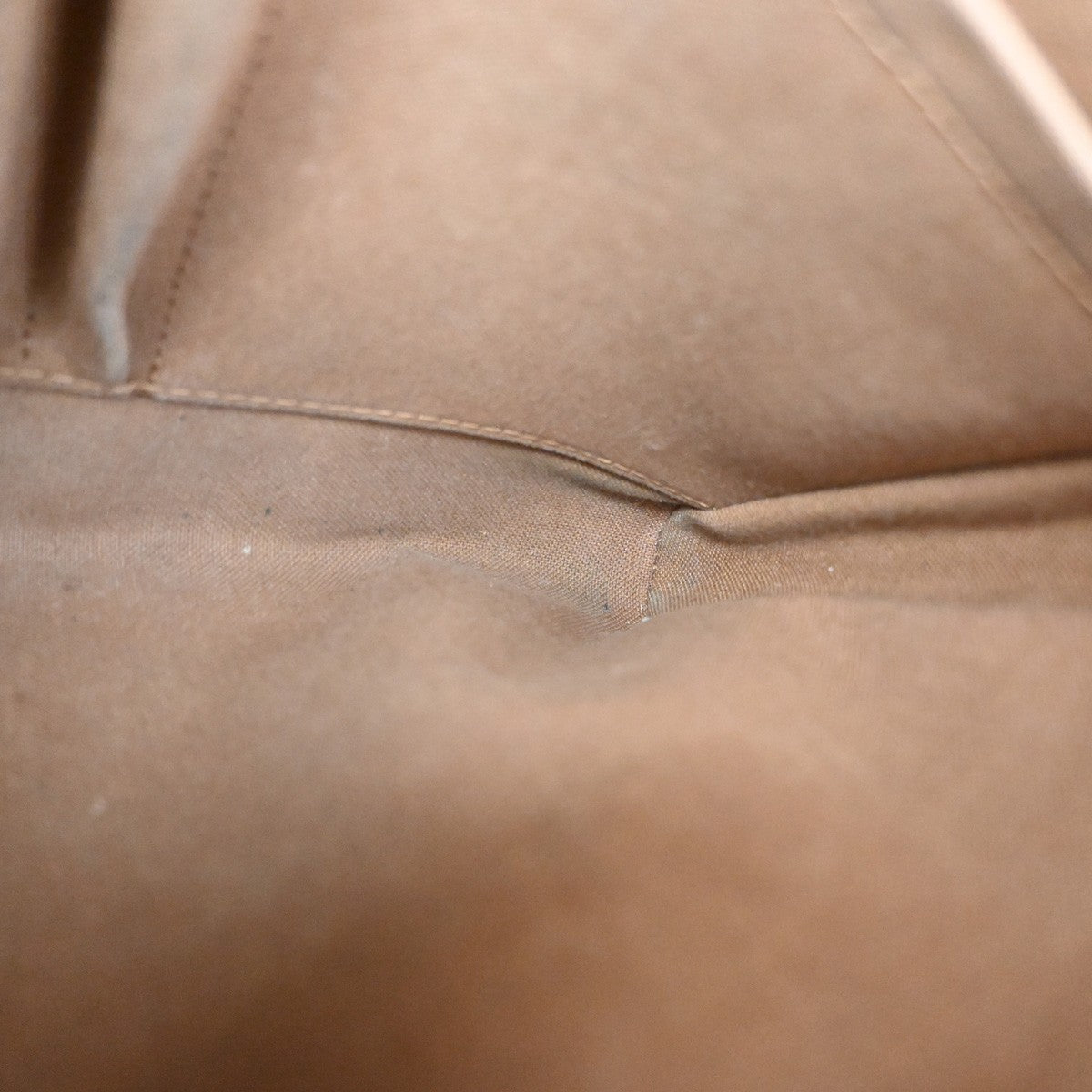 Louis Vuitton Trotteur Beaubourg Handbag Monogram Canvas Brown Canvas Shoulder Bag