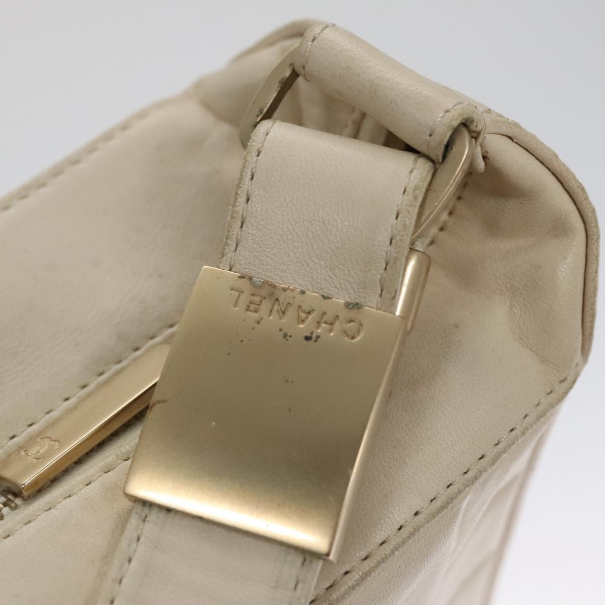 Chanel Chocolate Bar Cc Shoulder Bag Quilted Leather White Leather Shoulder Bag Bag