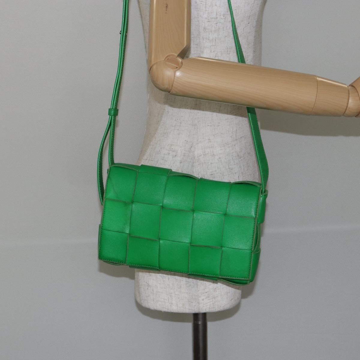 Bottega Veneta Cassette Crossbody Bag Maxi Intrecciato Leather Green Leather Bag