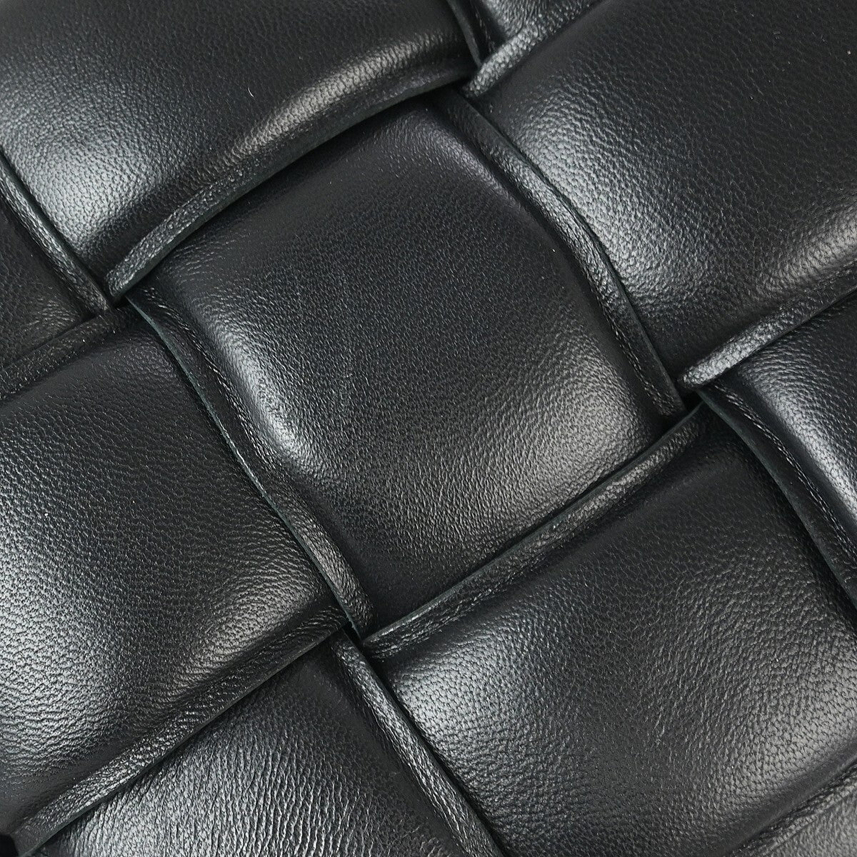 Bottega Veneta Cassette Chain Crossbody Bag Padded Maxi Intrecciato Leather Black Leather Shoulder Bag Bag