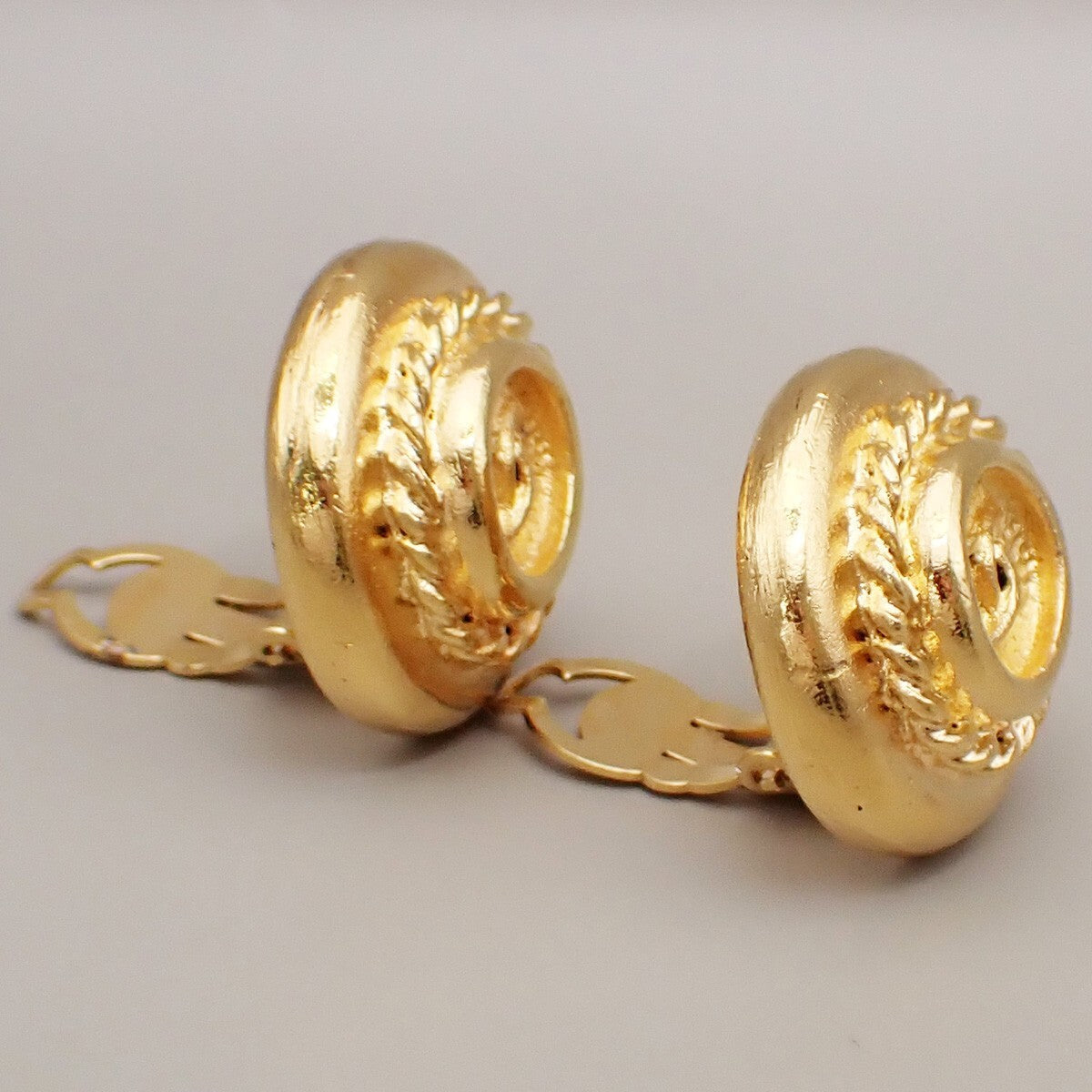 Chanel Vintage Cc Logo Round Clip On Earrings Textured Metal Gold Gold_Plated Earrings Jewelry