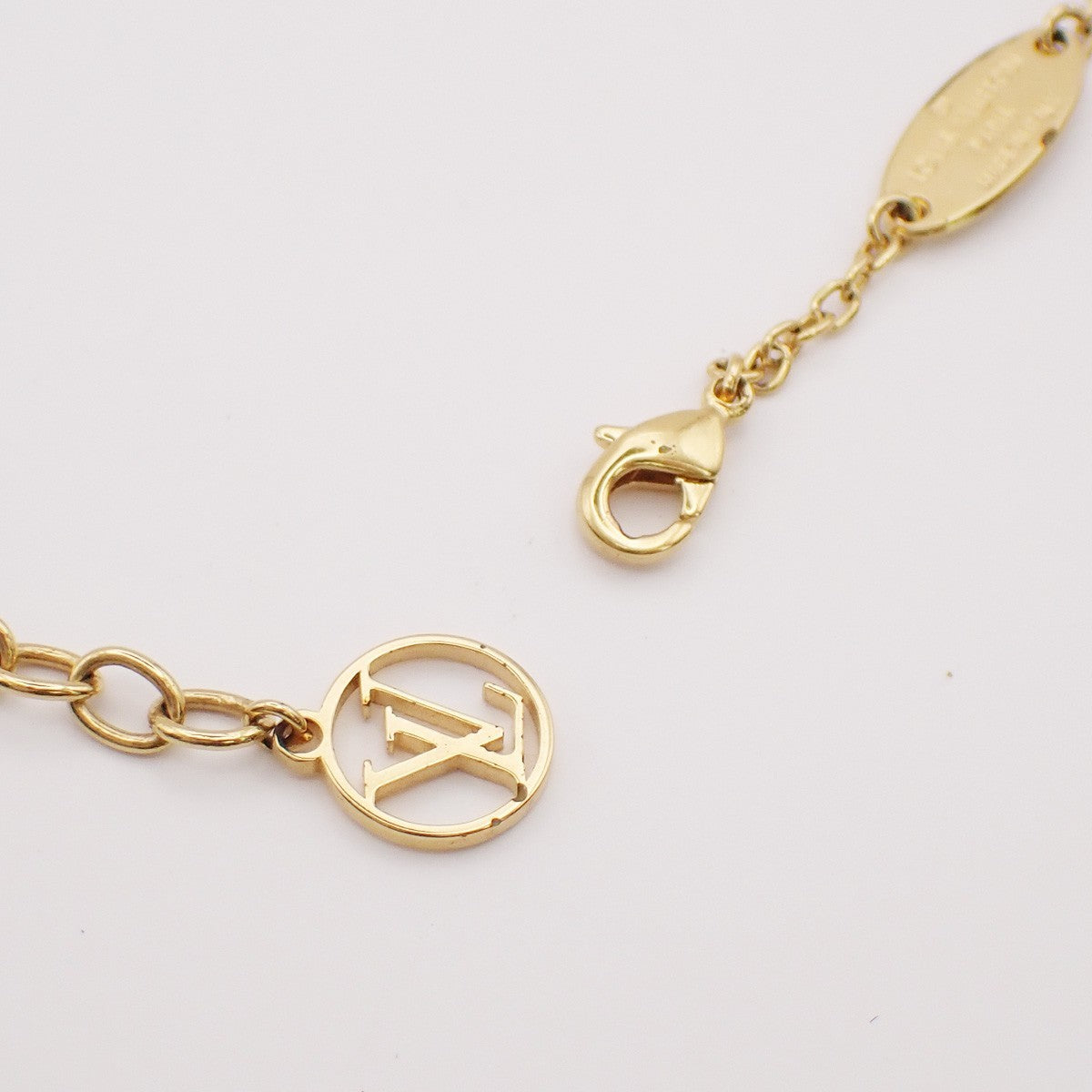 Louis Vuitton Essential V Necklace Metal Gold Gold_Plated Necklace Jewelry