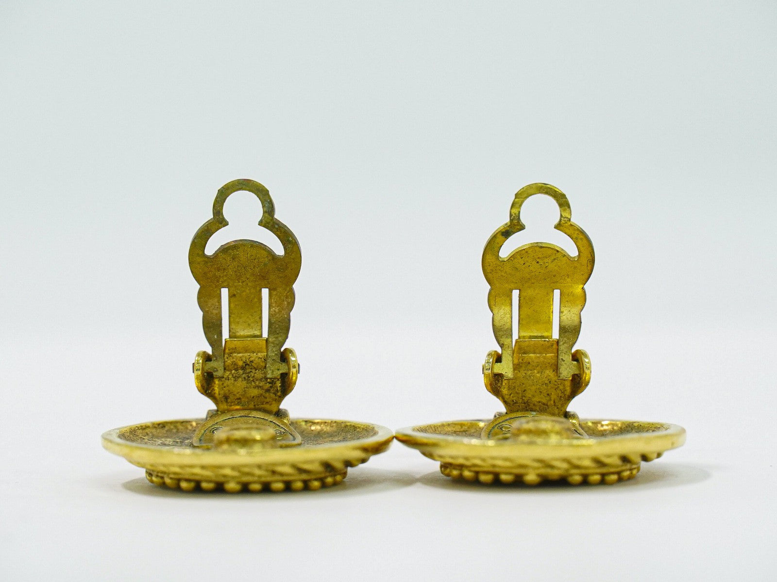 Chanel Vintage Cc Logo Round Clip On Earrings Textured Metal Gold Gold_Plated Earrings Jewelry