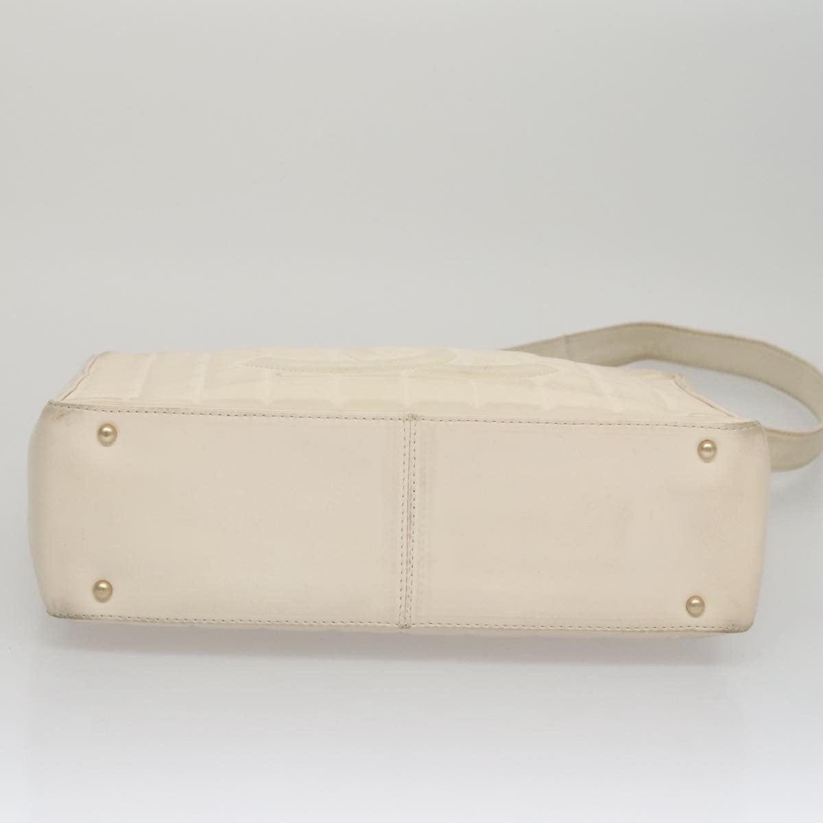 Chanel Chocolate Bar Cc Shoulder Bag Quilted Leather White Leather Shoulder Bag Bag