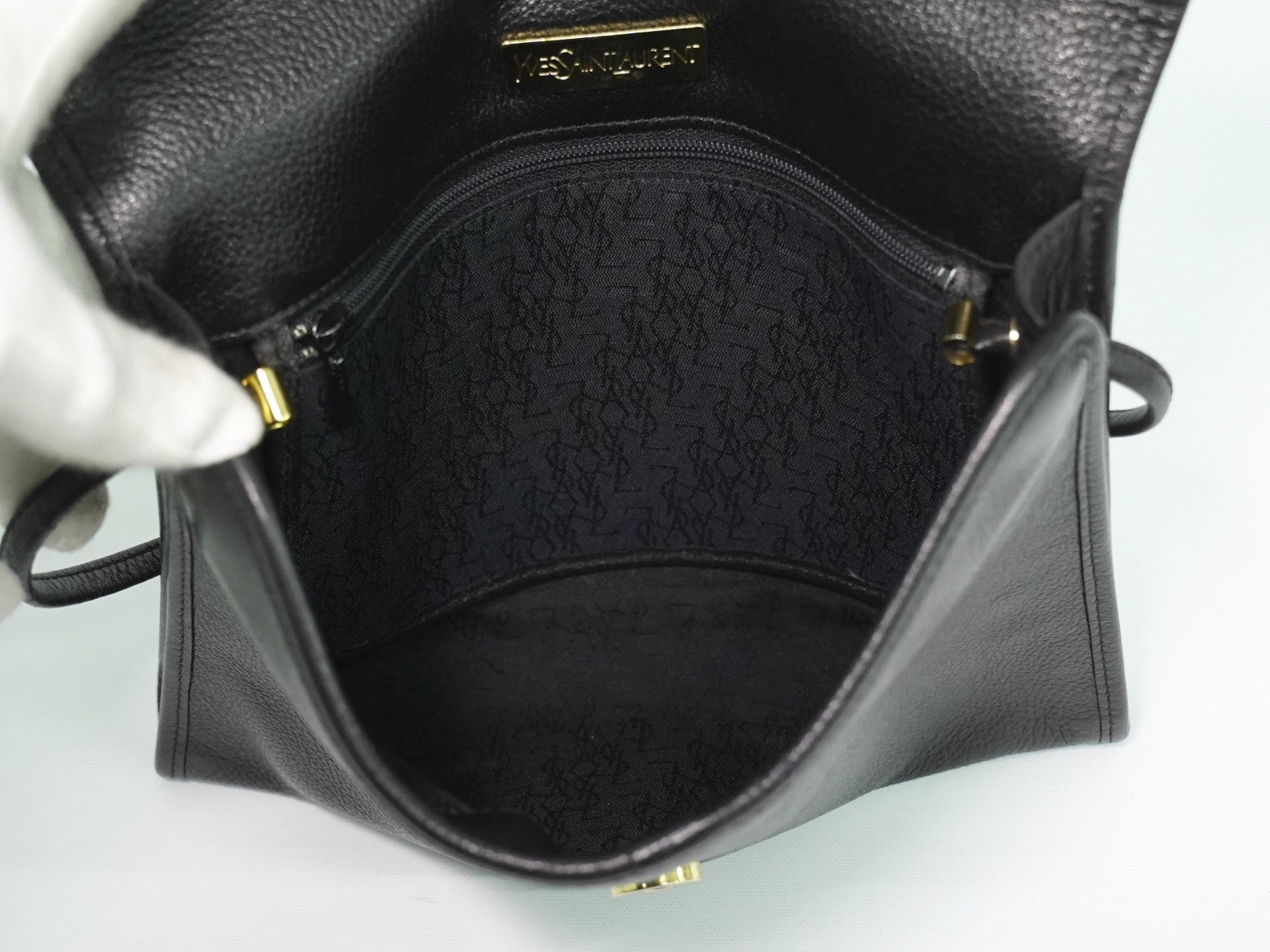 Saint Laurent Vintage Shoulder Bag Leather Black Leather Shoulder Bag Bag (Pre-Owned)