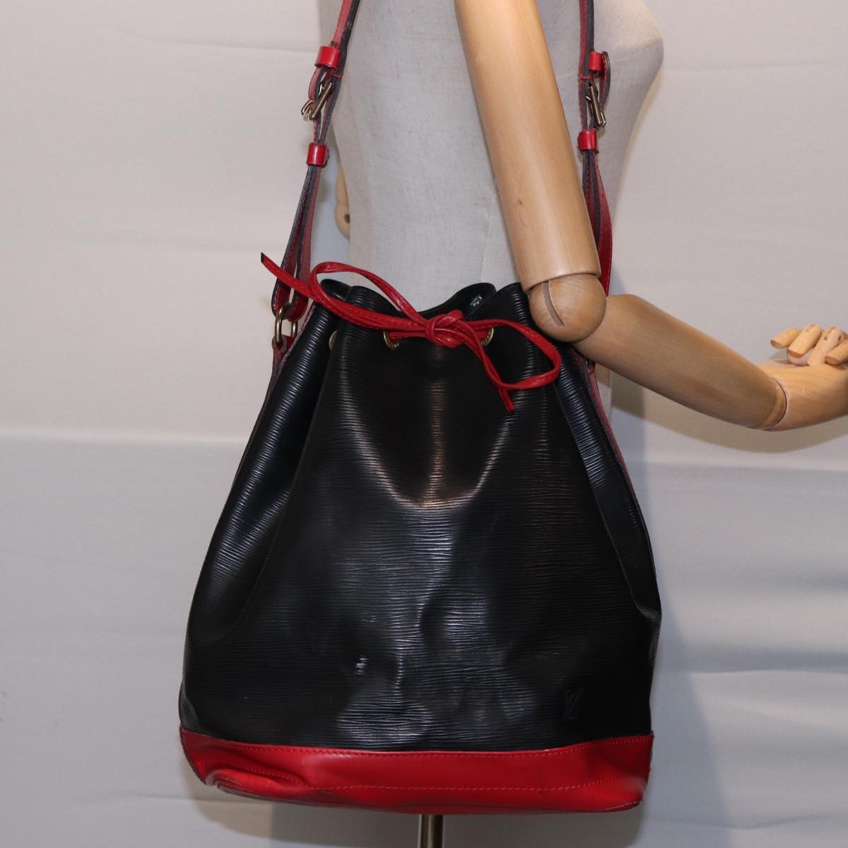 Louis Vuitton Bicolor Noe Handbag Epi Leather Black Leather Shoulder Bag
