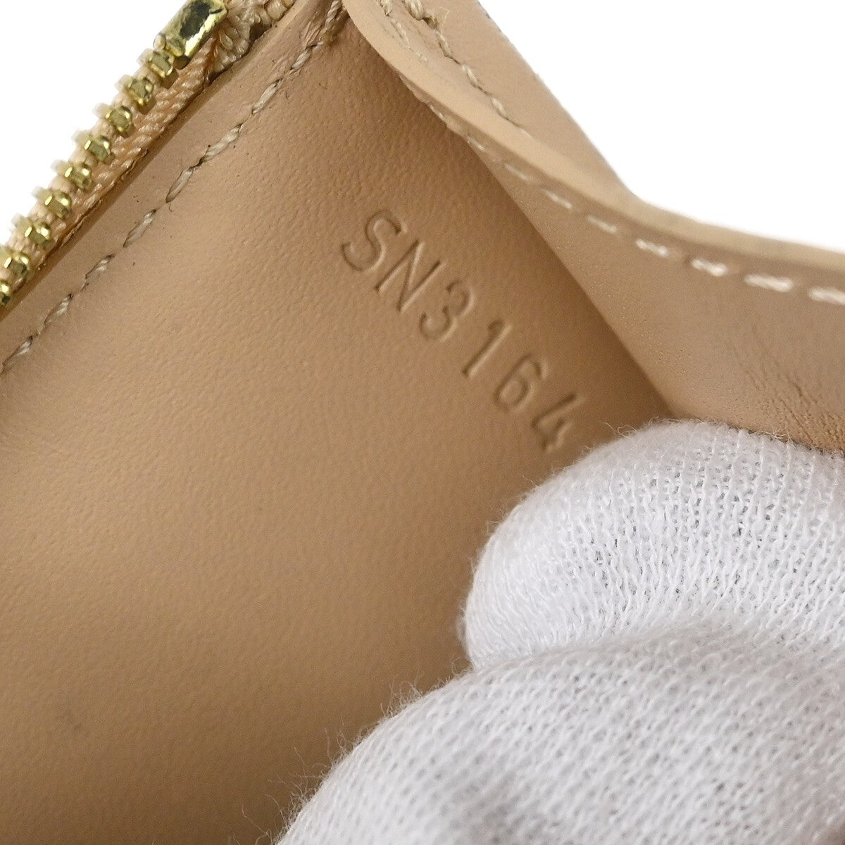 Louis Vuitton Pochette Clés Nm Monogram Vernis Patent Leather Beige Patent_Leather Wallets Accessory