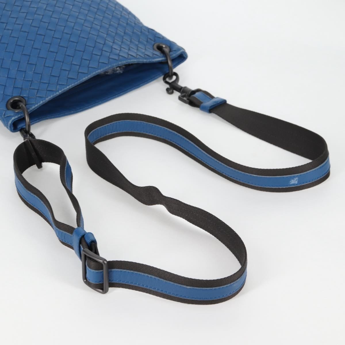 Bottega Veneta Flat Messenger Bag Intrecciato Nappa Blue Leather Shoulder Bag Bag