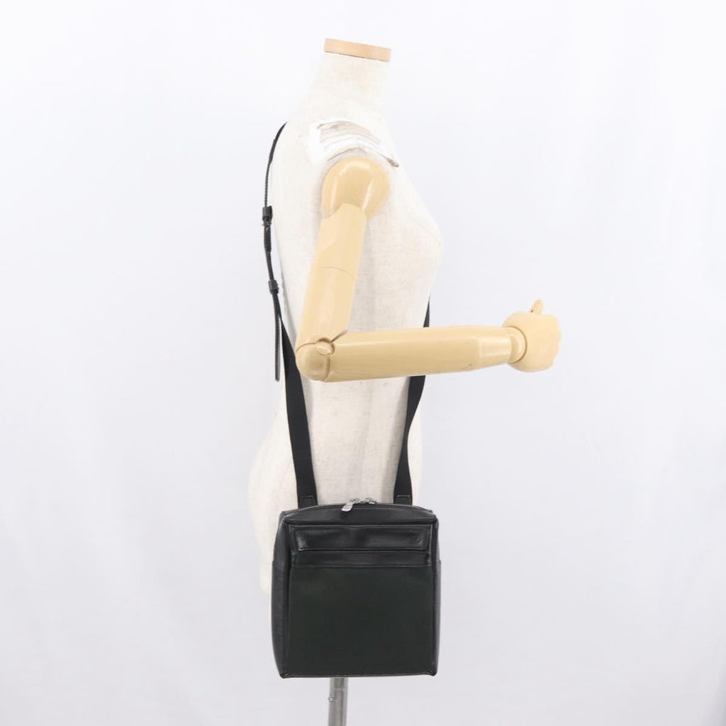Louis Vuitton Sayan Messenger Bag Taiga Leather And Canvas Black Leather Shoulder Bag