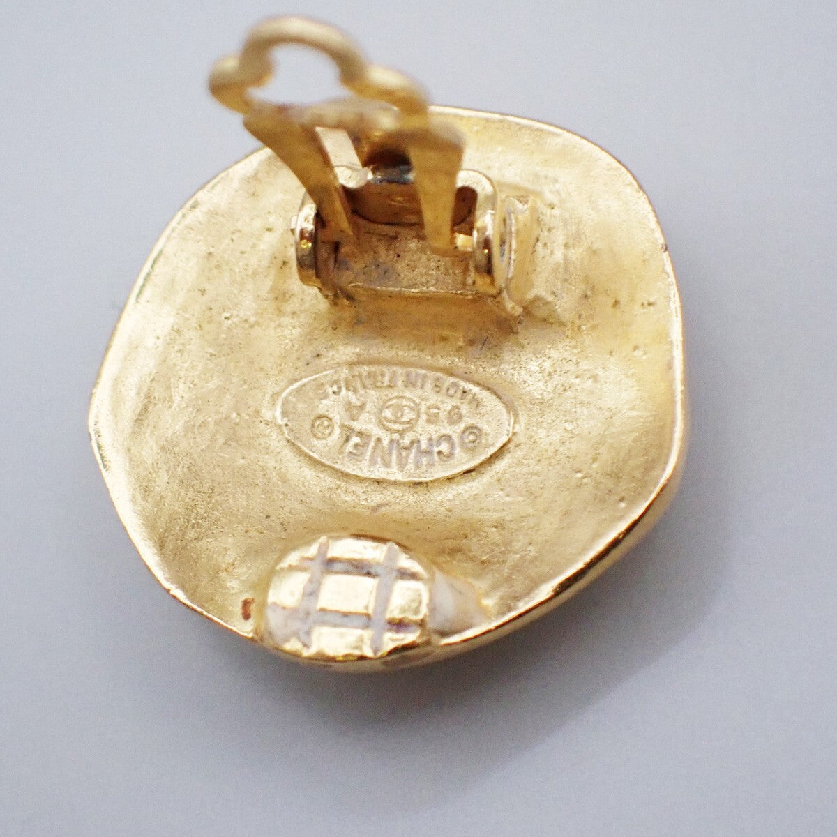 Chanel Vintage Cc Round Clip-On Earrings Metal Gold Gold_Plated Earrings Jewelry
