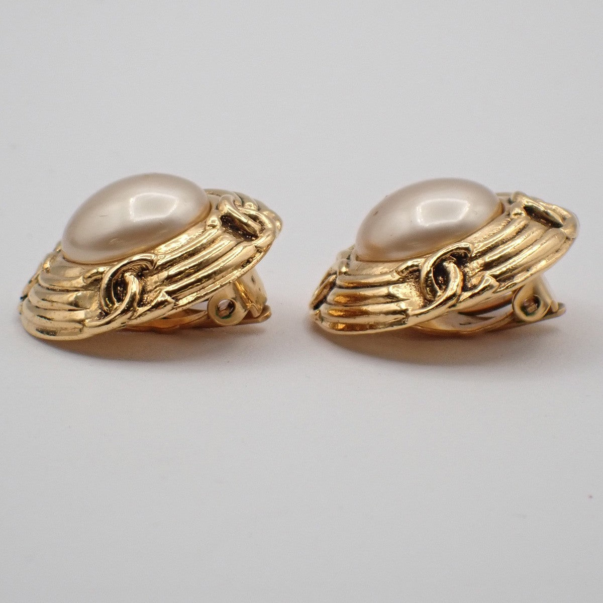 Chanel Vintage Round Clip-On Earrings Metal With Faux Pearl Gold Gold_Plated Earrings Jewelry