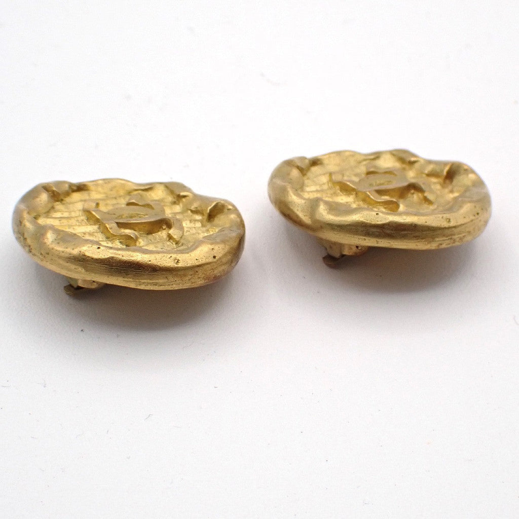 Chanel Vintage Cc Round Button Clip-On Earrings Metal Gold Gold_Plated Earrings Jewelry