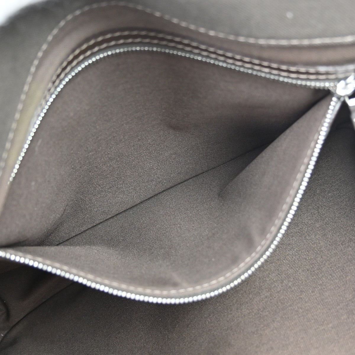 Louis Vuitton Viktor Messenger Bag Taiga Leather Brown Leather Shoulder Bag