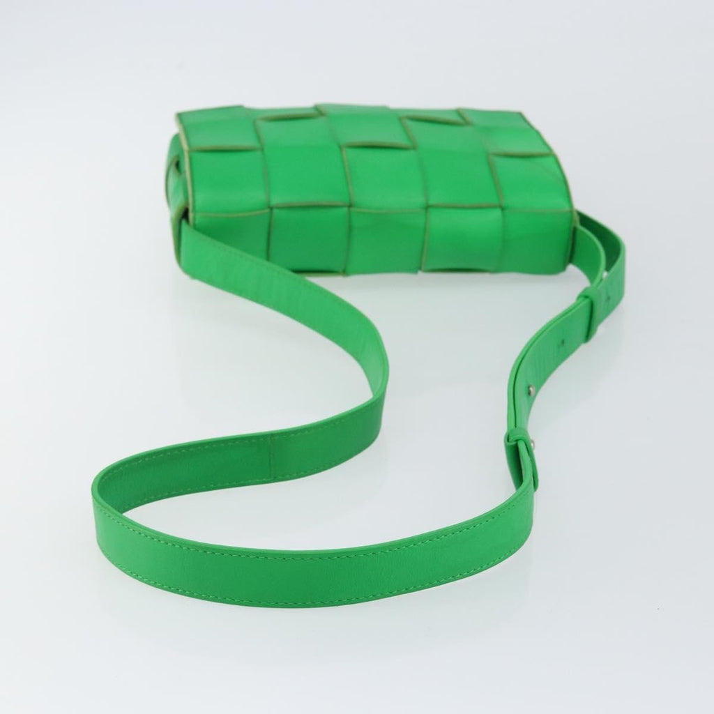 Bottega Veneta Cassette Crossbody Bag Maxi Intrecciato Leather Green Leather Bag