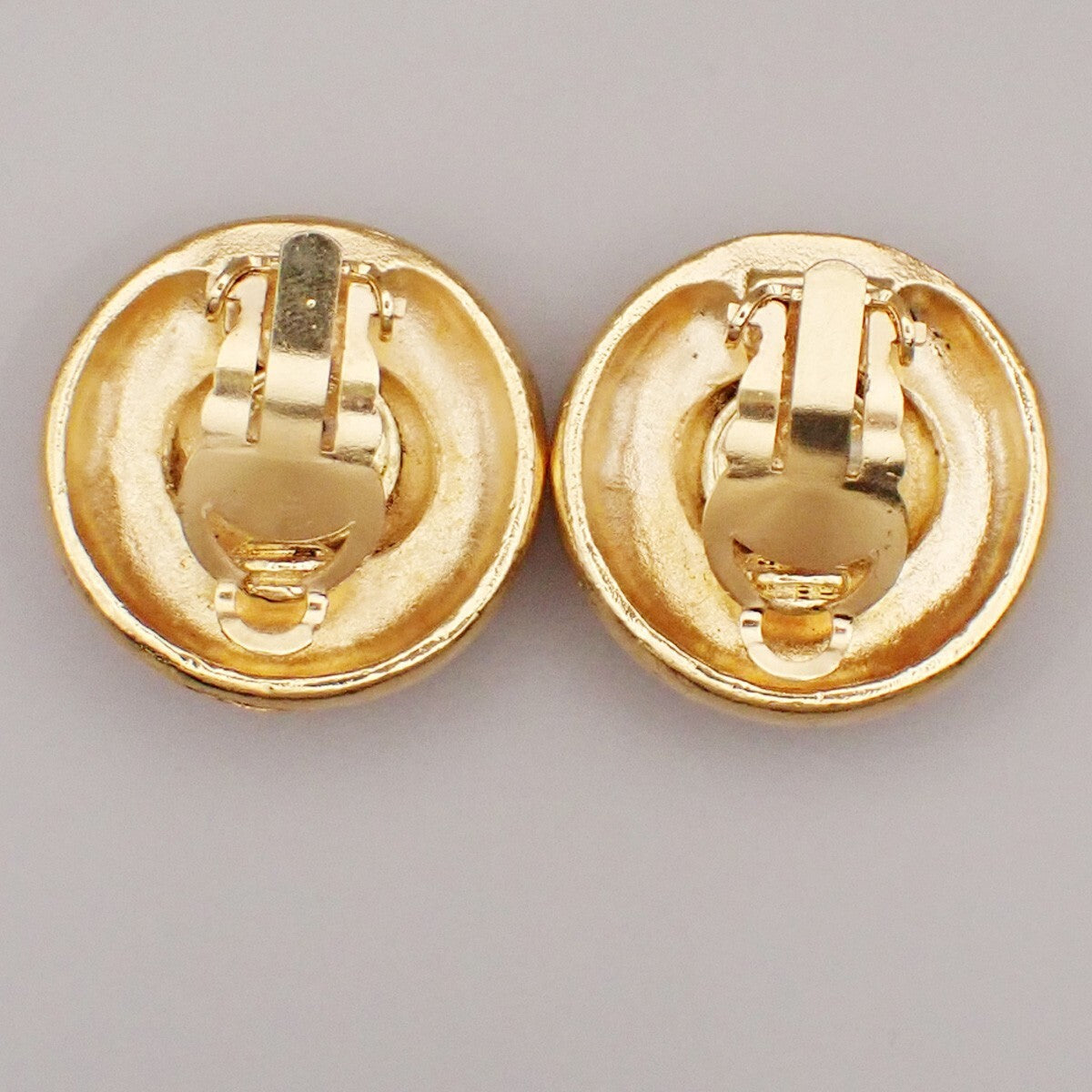 Chanel Vintage Cc Logo Round Clip On Earrings Textured Metal Gold Gold_Plated Earrings Jewelry