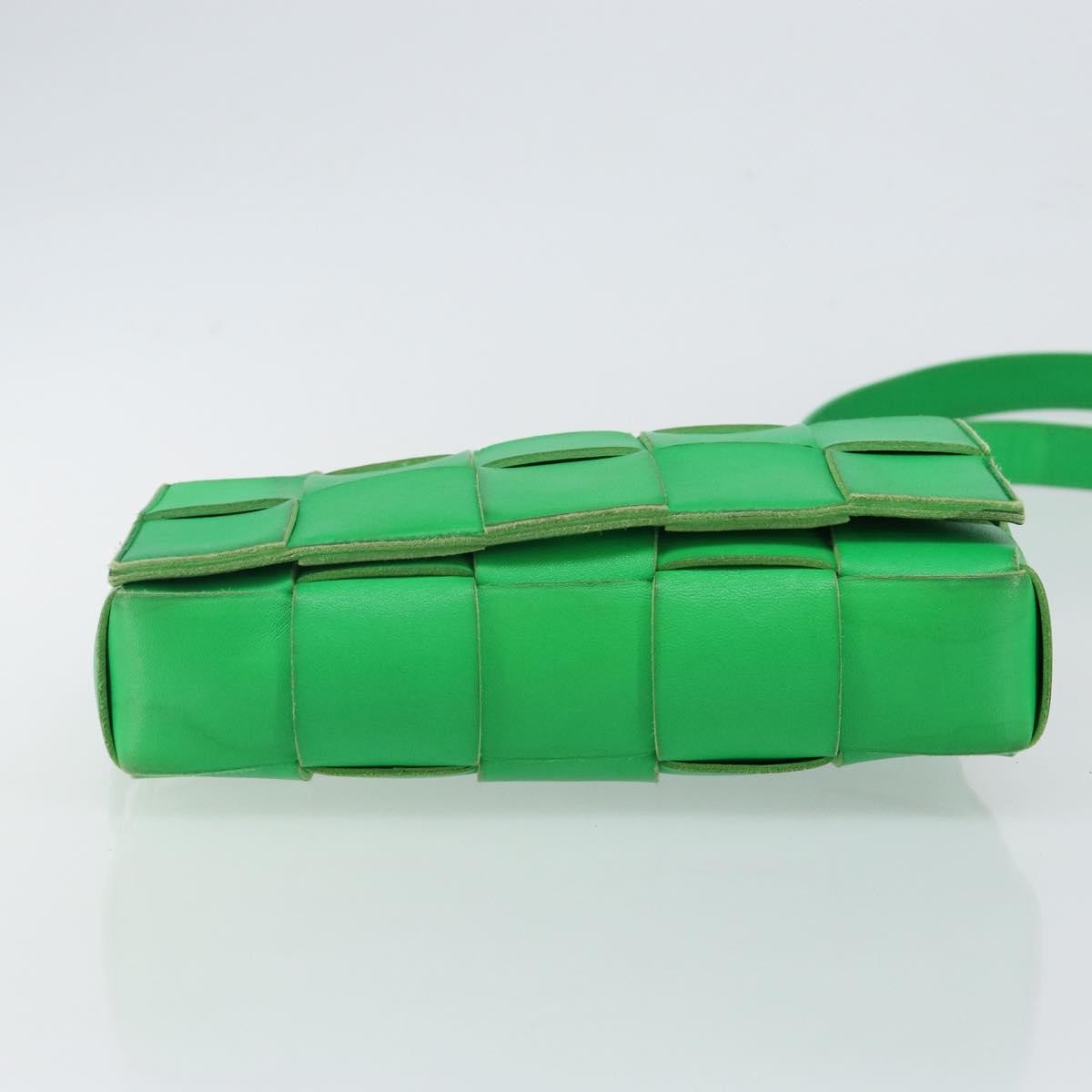 Bottega Veneta Cassette Crossbody Bag Maxi Intrecciato Leather Green Leather Bag