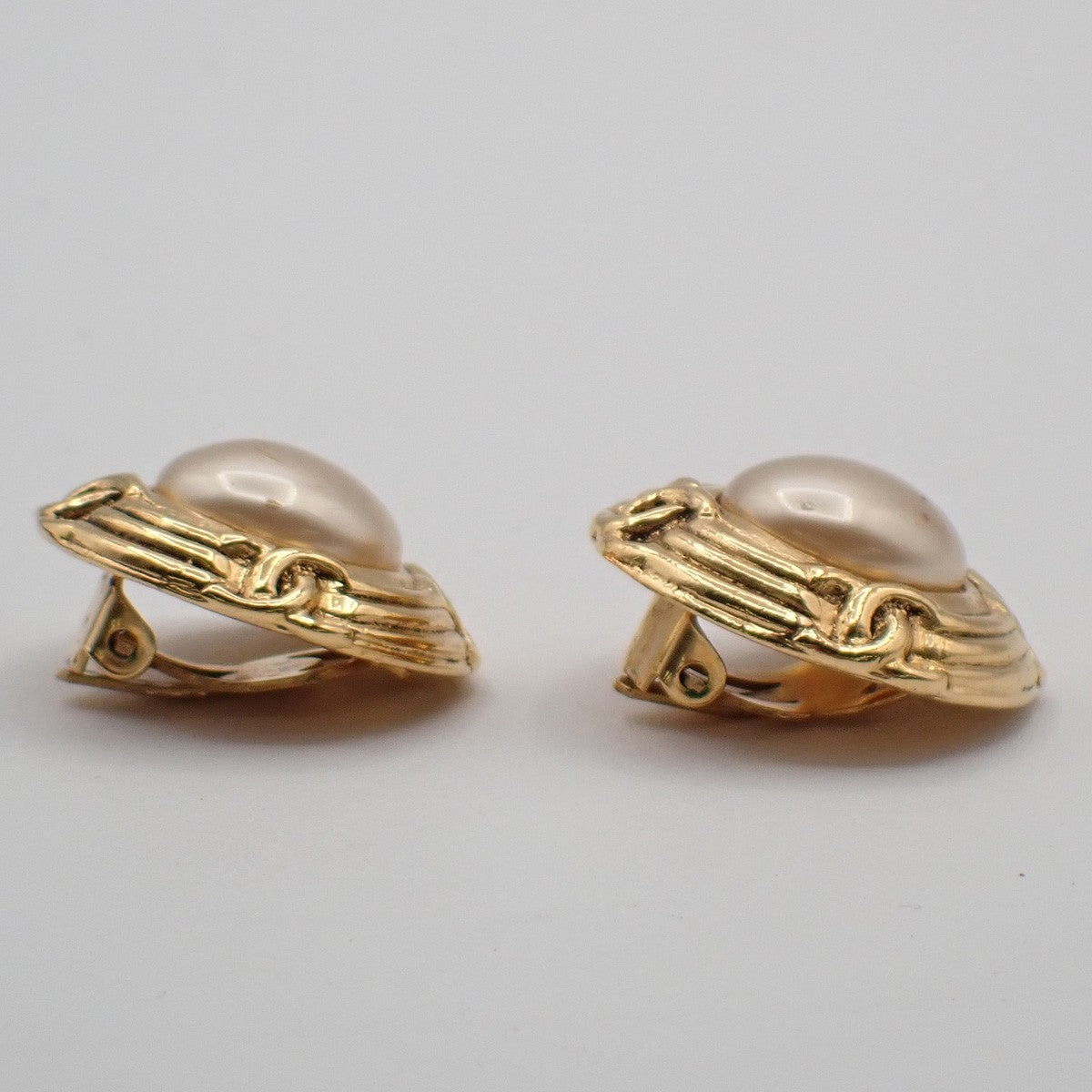Chanel Vintage Round Clip-On Earrings Metal With Faux Pearl Gold Gold_Plated Earrings Jewelry
