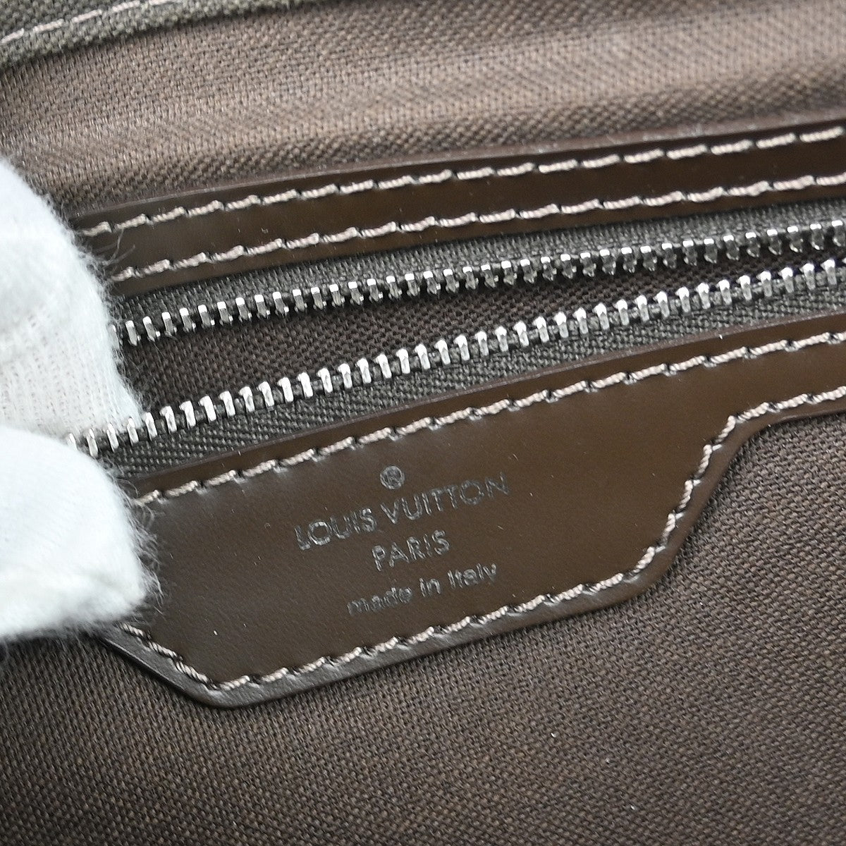 Louis Vuitton Viktor Messenger Bag Taiga Leather Brown Leather Shoulder Bag