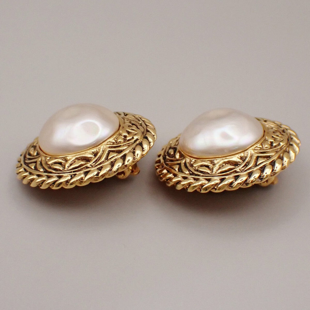 Chanel Vintage Round Chain Clip-On Earrings Metal With Faux Pearl Gold Gold_Plated Earrings Jewelry
