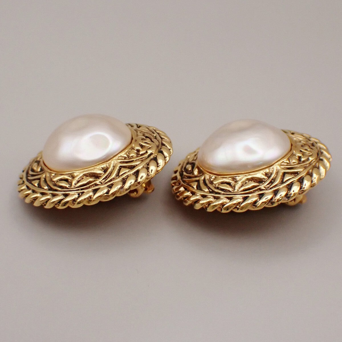 Chanel Vintage Round Chain Clip-On Earrings Metal With Faux Pearl Gold Gold_Plated Earrings Jewelry