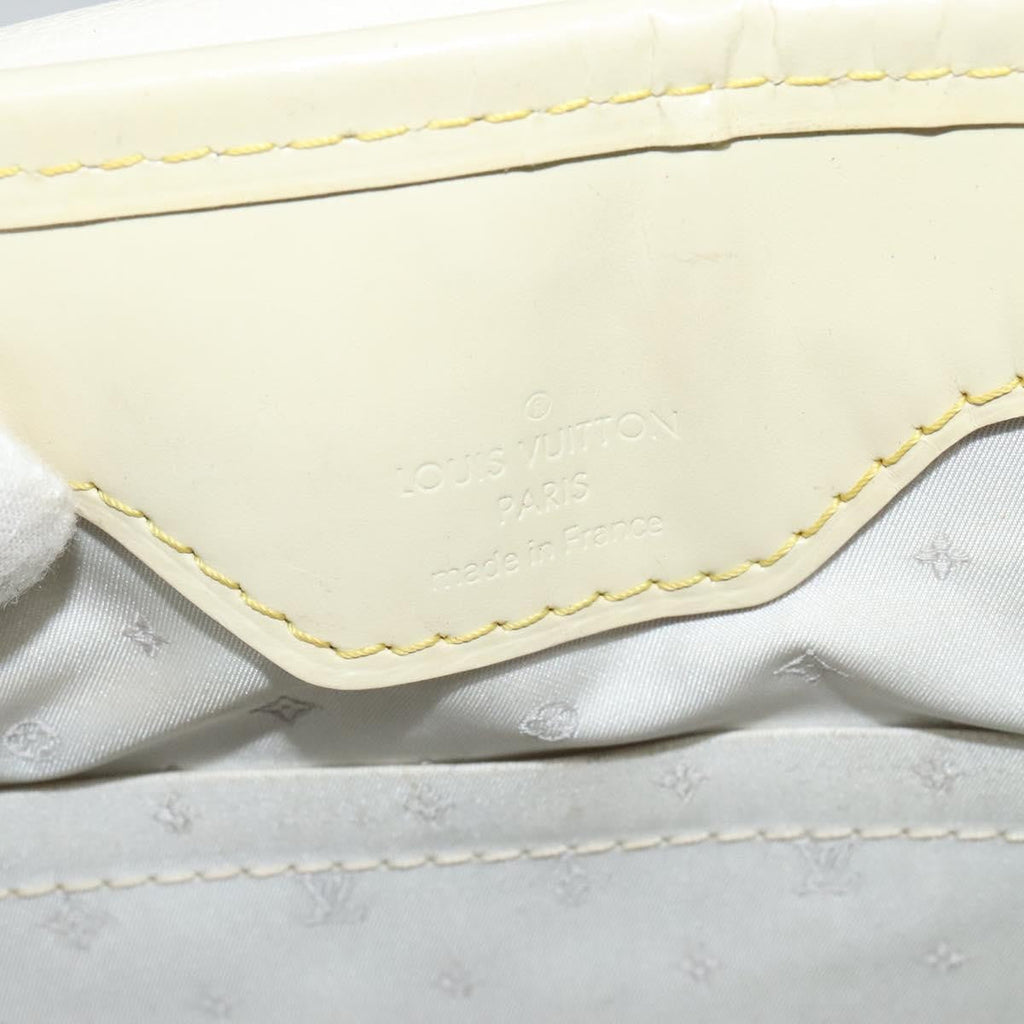 Louis Vuitton Suhali L'essentiel Handbag Leather White Leather Shoulder Bag