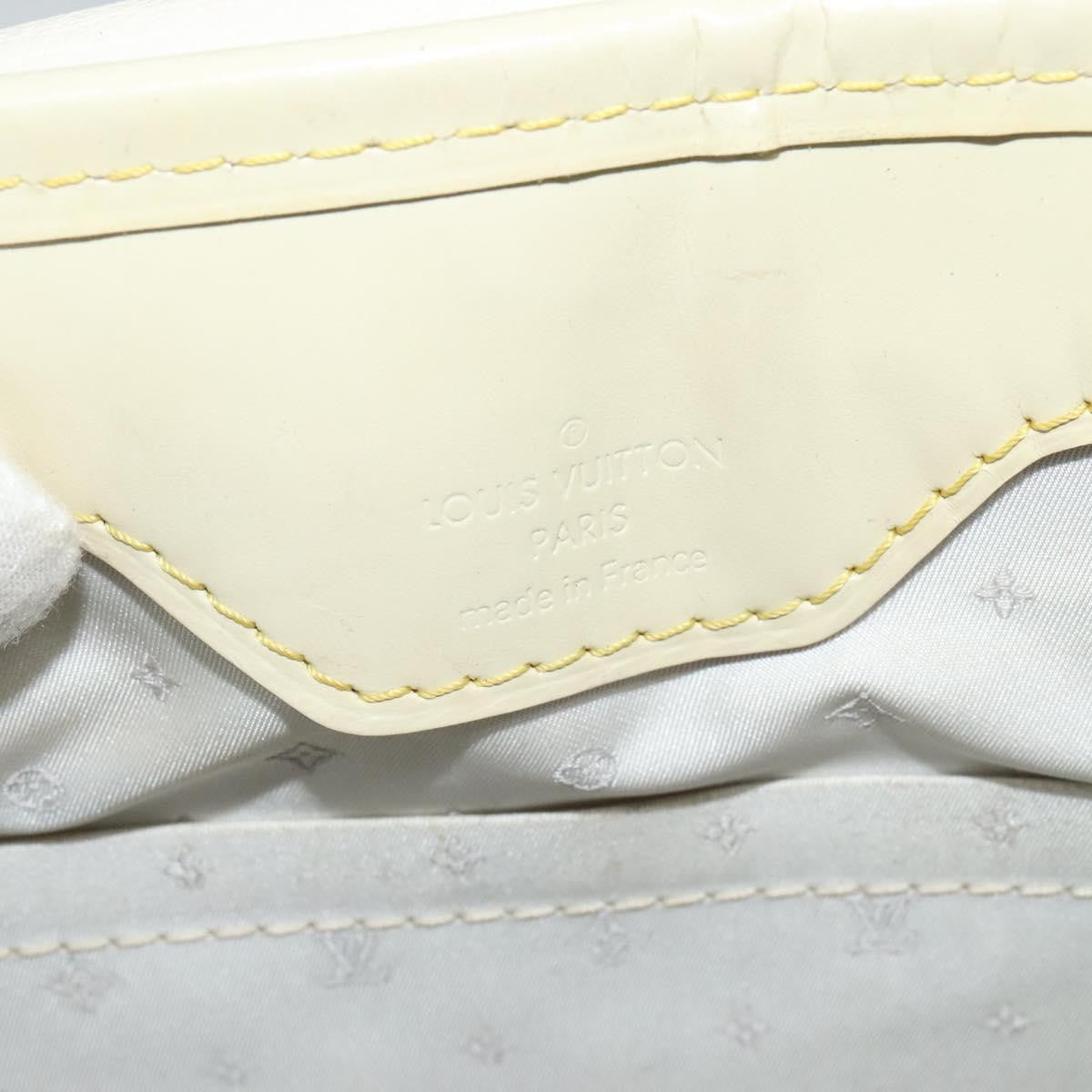 Louis Vuitton Suhali L'essentiel Handbag Leather White Leather Shoulder Bag