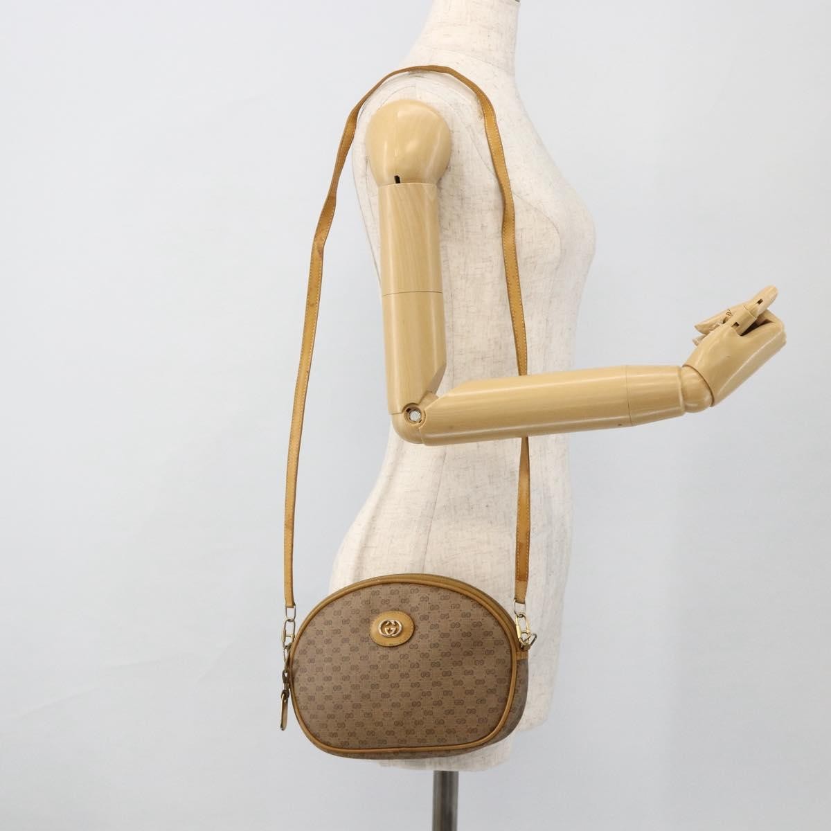 Gucci Micro Gg Supreme Shoulder Bag Gg Canvas Beige Pvc Shoulder Bag Bag (Pre-Owned)