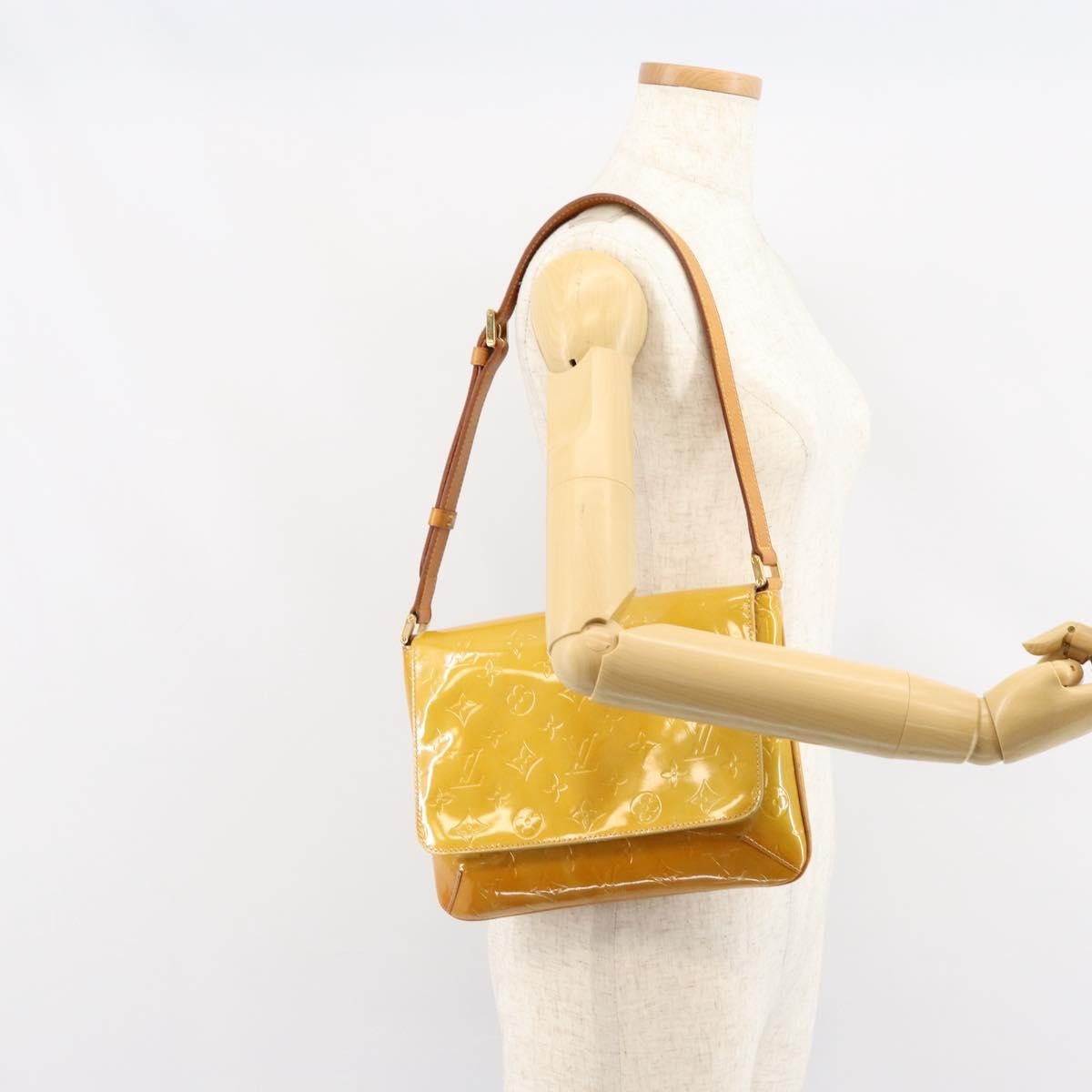 Louis Vuitton Thompson Street Handbag Monogram Vernis Beige Patent_Leather Shoulder Bag