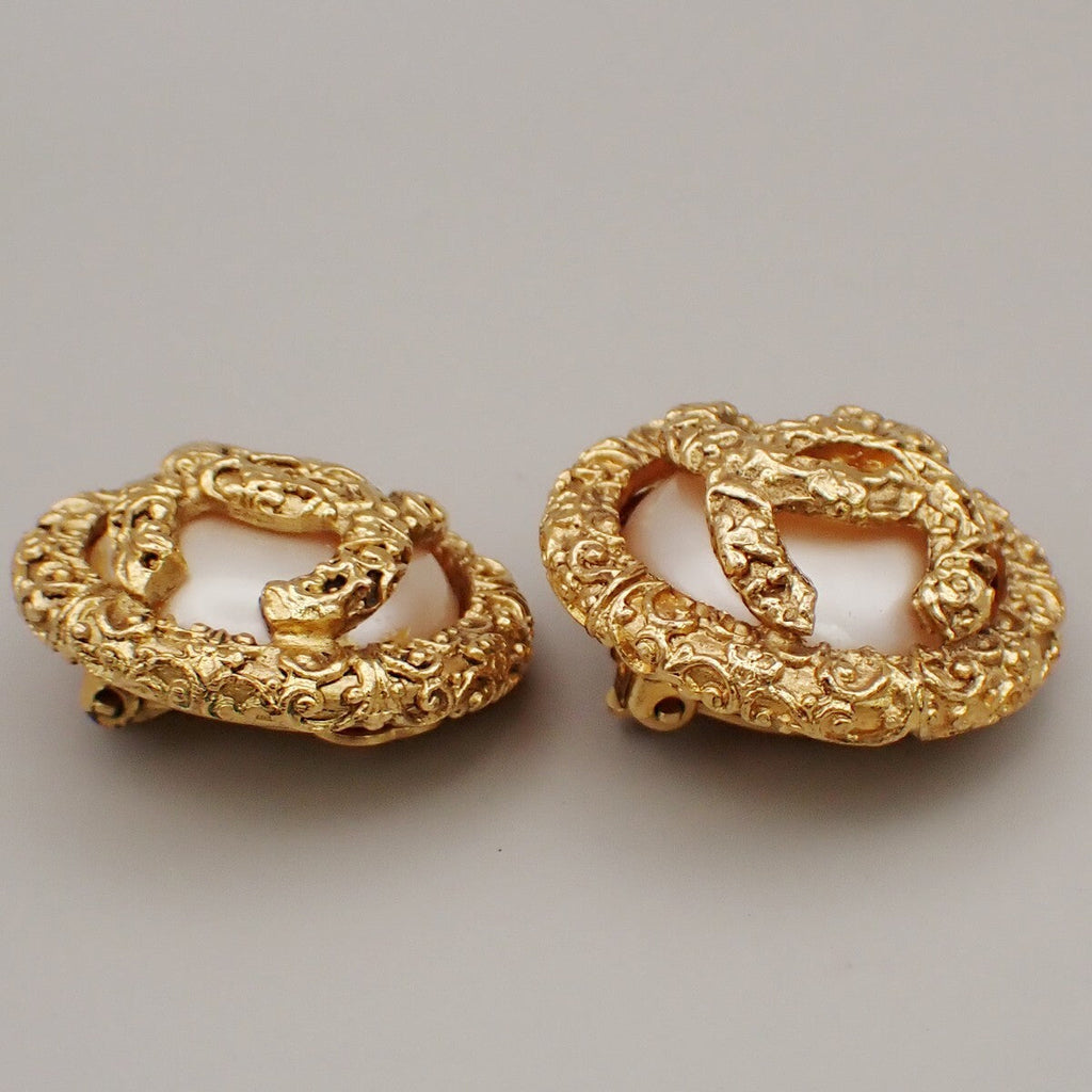 Chanel Vintage Cc Logo Round Clip-On Earrings Metal With Crystals Gold Gold_Plated,Pearl Earrings Jewelry