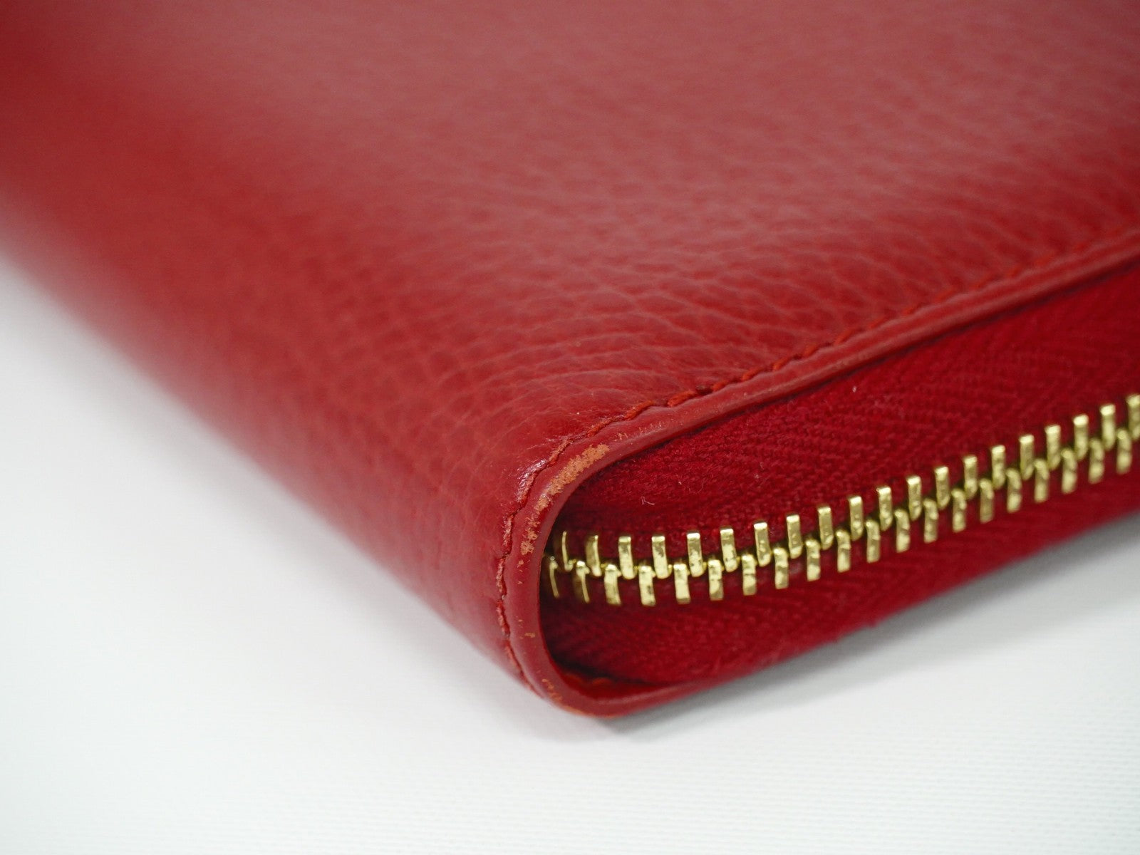 Gucci Gg Marmont Zip Around Wallet Leather Red Leather Wallets Accessory (Pre-Owned)