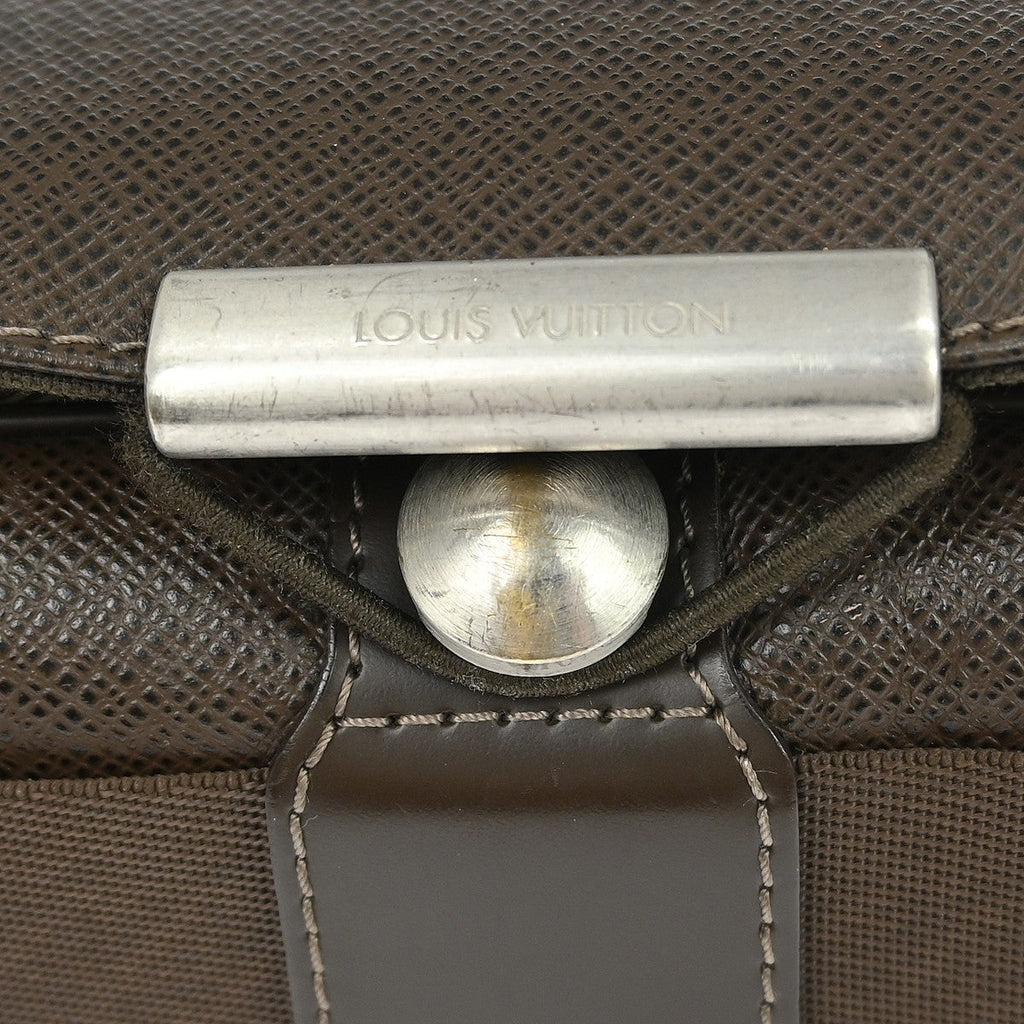 Louis Vuitton Viktor Messenger Bag Taiga Leather Brown Leather Shoulder Bag