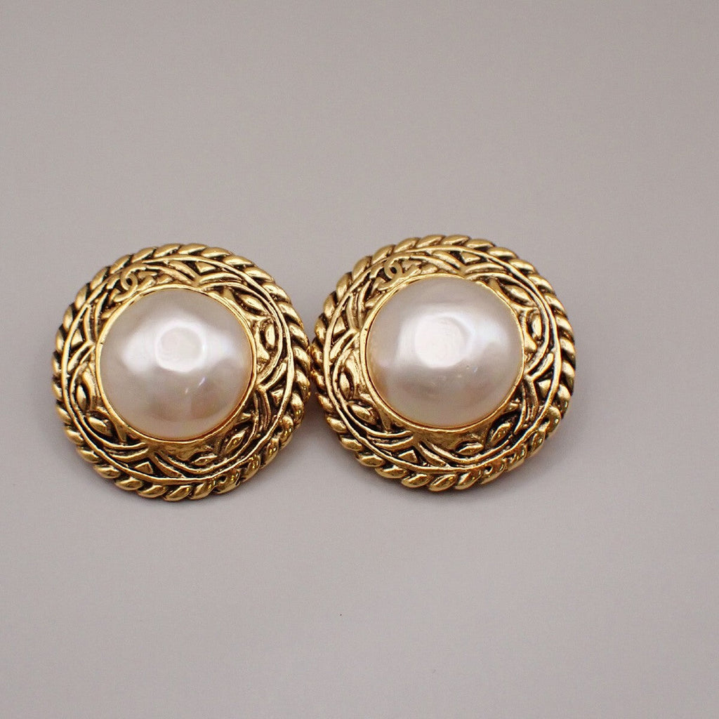 Chanel Vintage Round Chain Clip-On Earrings Metal With Faux Pearl Gold Gold_Plated Earrings Jewelry