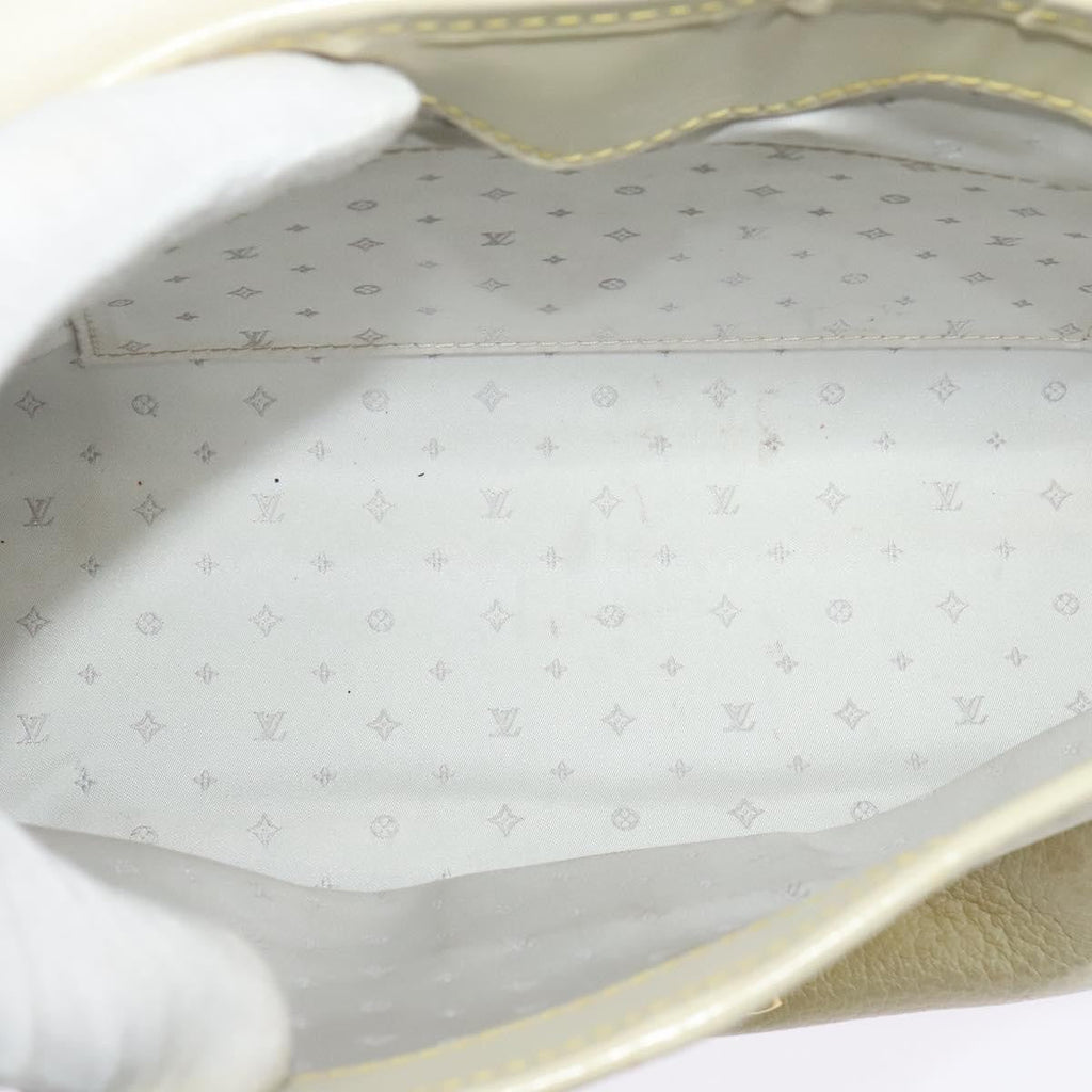 Louis Vuitton Suhali L'essentiel Handbag Leather White Leather Shoulder Bag