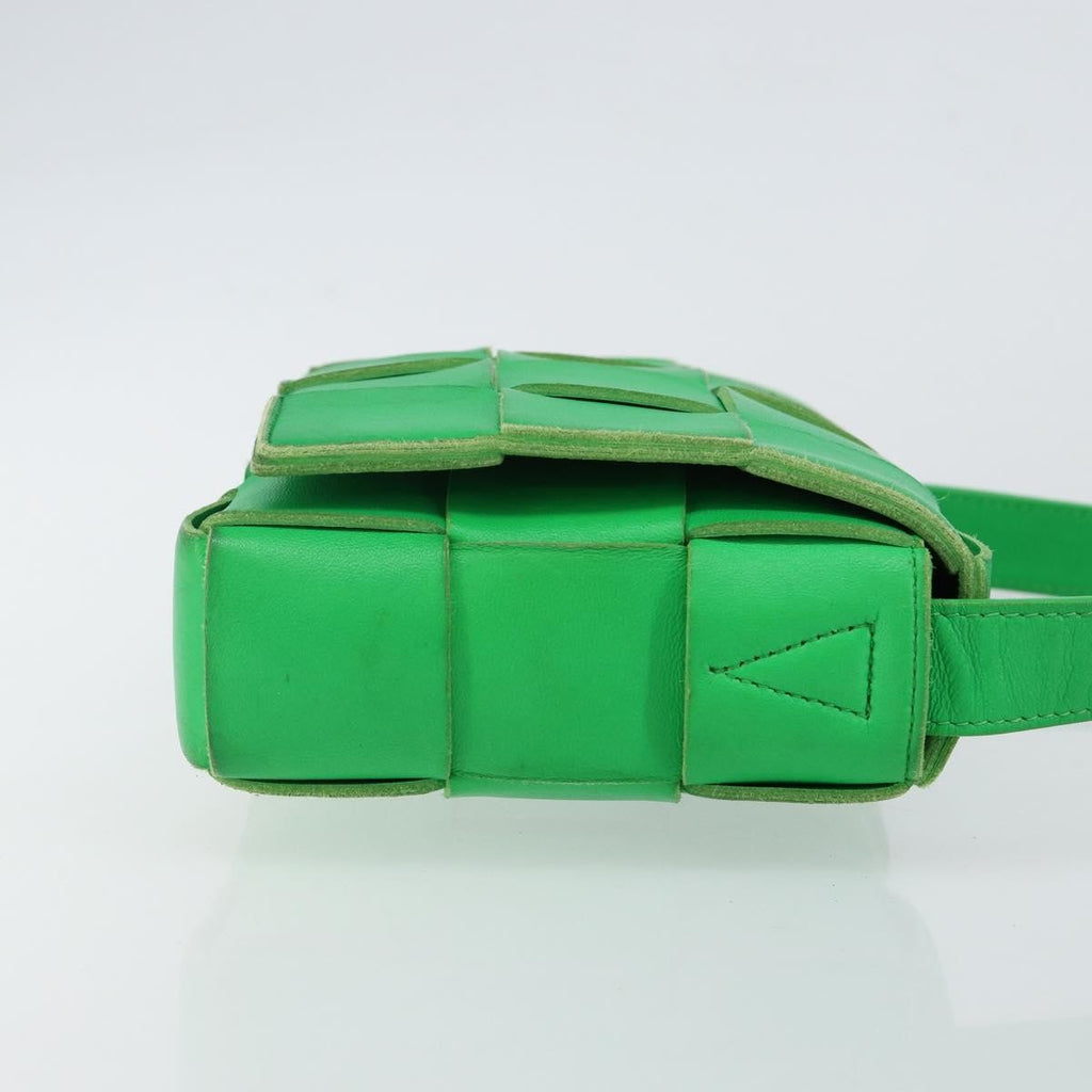 Bottega Veneta Cassette Crossbody Bag Maxi Intrecciato Leather Green Leather Bag