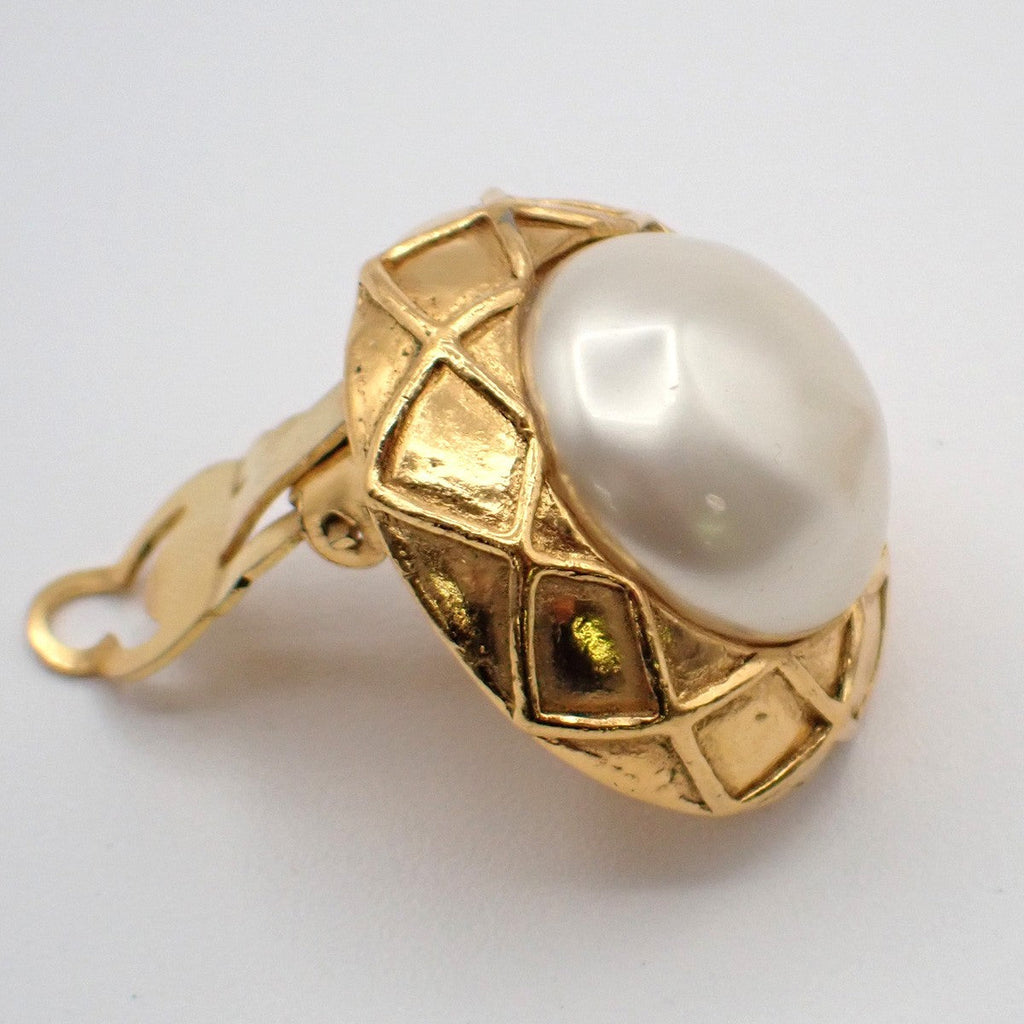 Chanel Vintage Round Clip-On Earrings Metal With Faux Pearl Gold Gold_Plated Earrings Jewelry