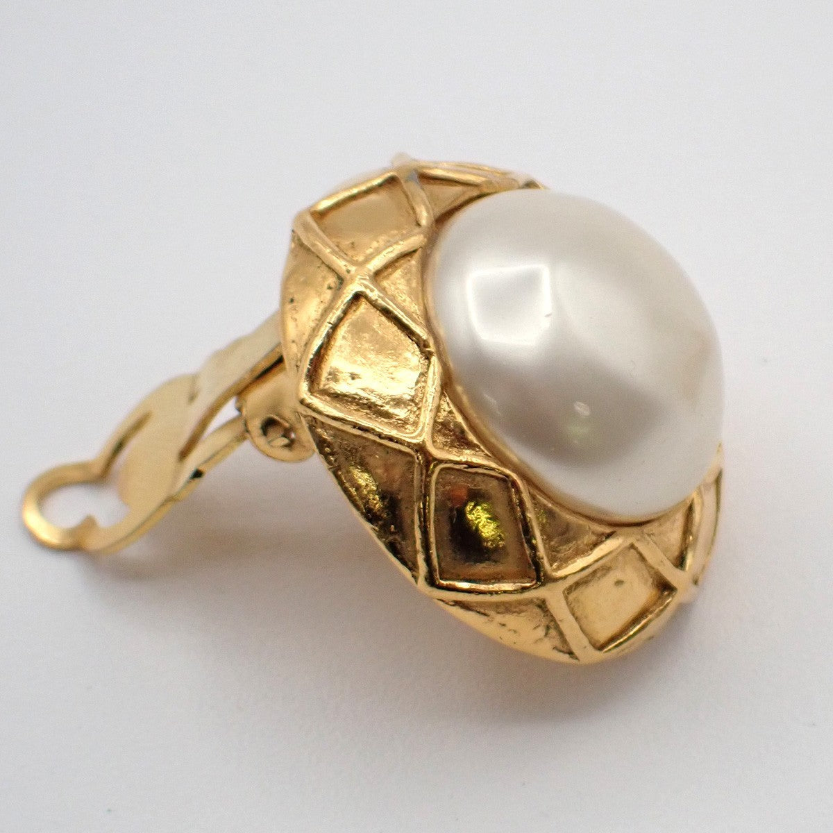 Chanel Vintage Round Clip-On Earrings Metal With Faux Pearl Gold Gold_Plated Earrings Jewelry