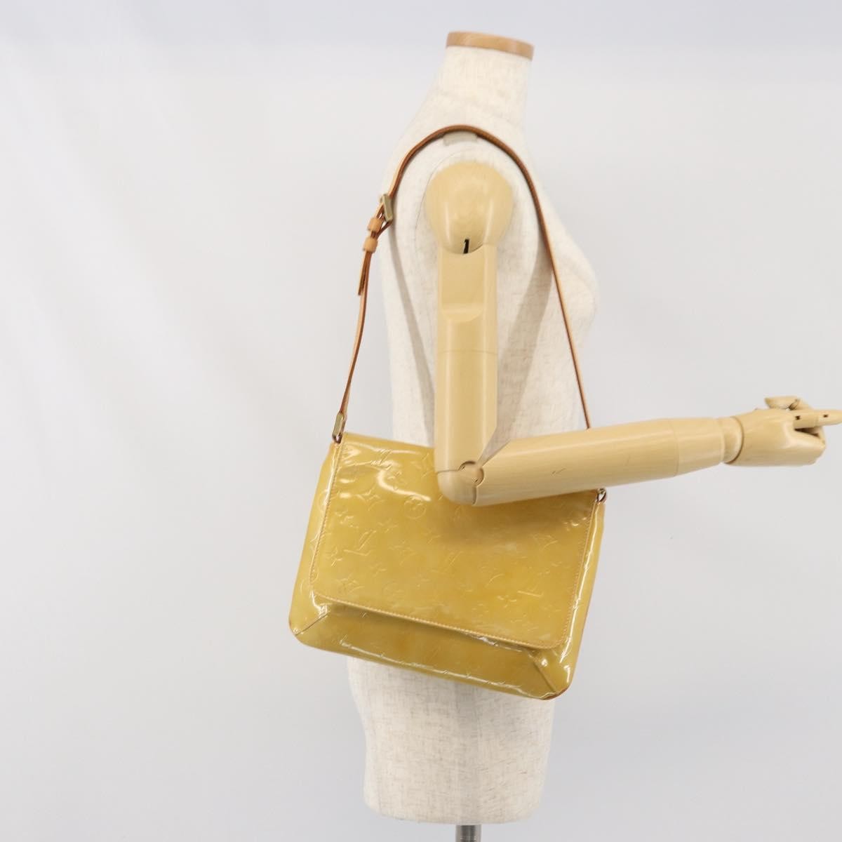 Louis Vuitton Thompson Street Handbag Monogram Vernis Beige Patent_Leather Shoulder Bag