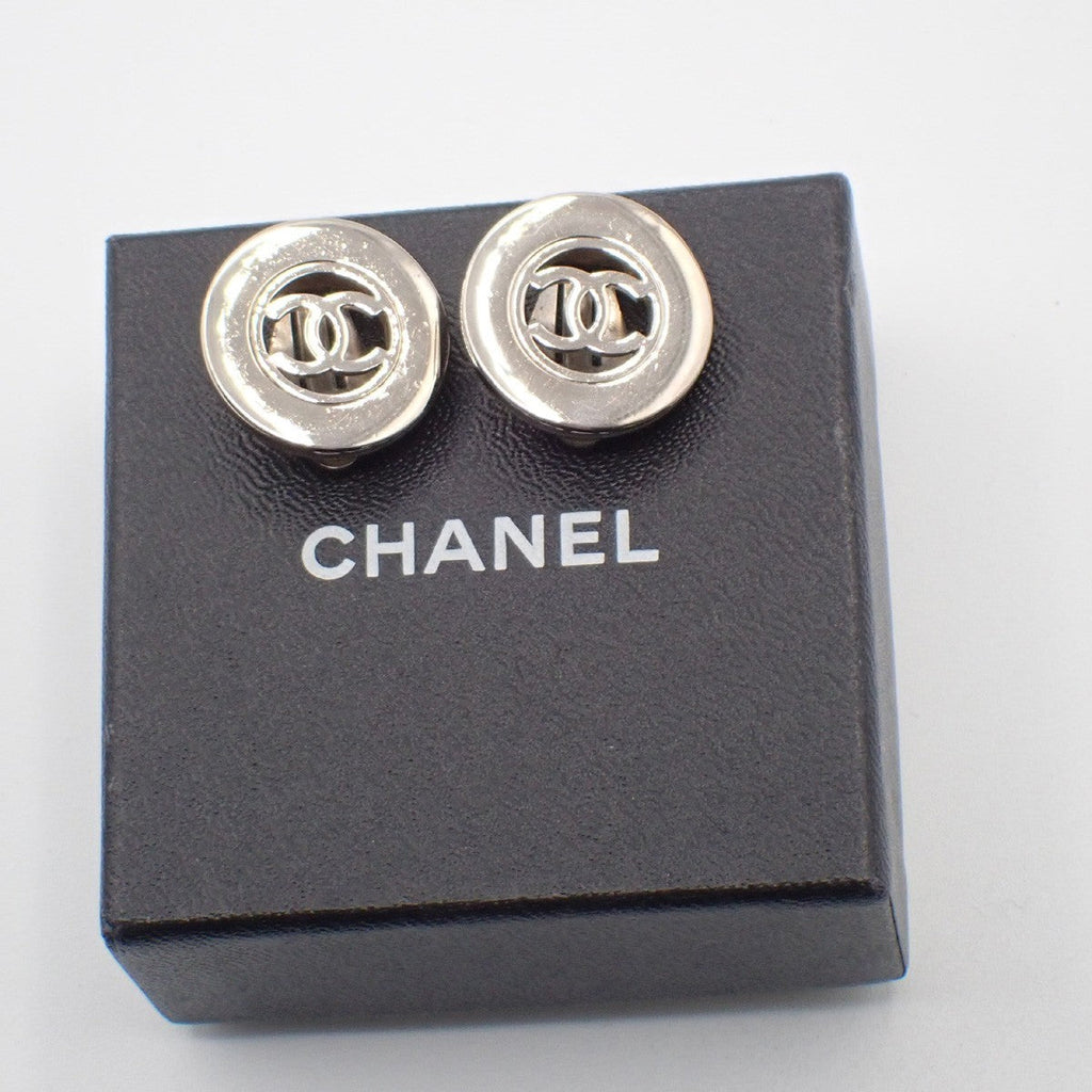 Chanel Cc Cutout Round Clip-On Earrings Metal Silver Metal Earrings Jewelry