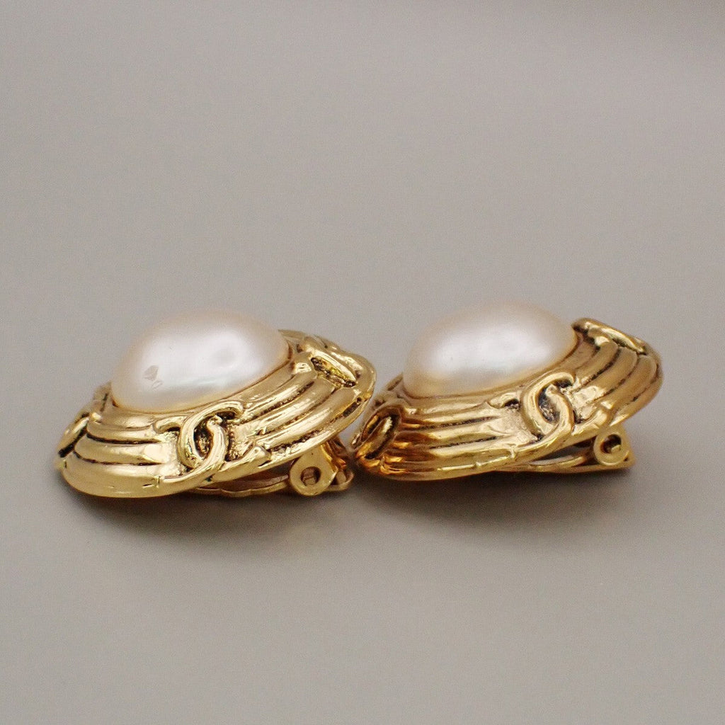 Chanel Vintage Round Clip-On Earrings Metal With Faux Pearl Gold Gold_Plated Earrings Jewelry