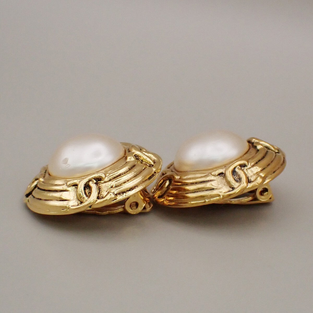 Chanel Vintage Round Clip-On Earrings Metal With Faux Pearl Gold Gold_Plated Earrings Jewelry